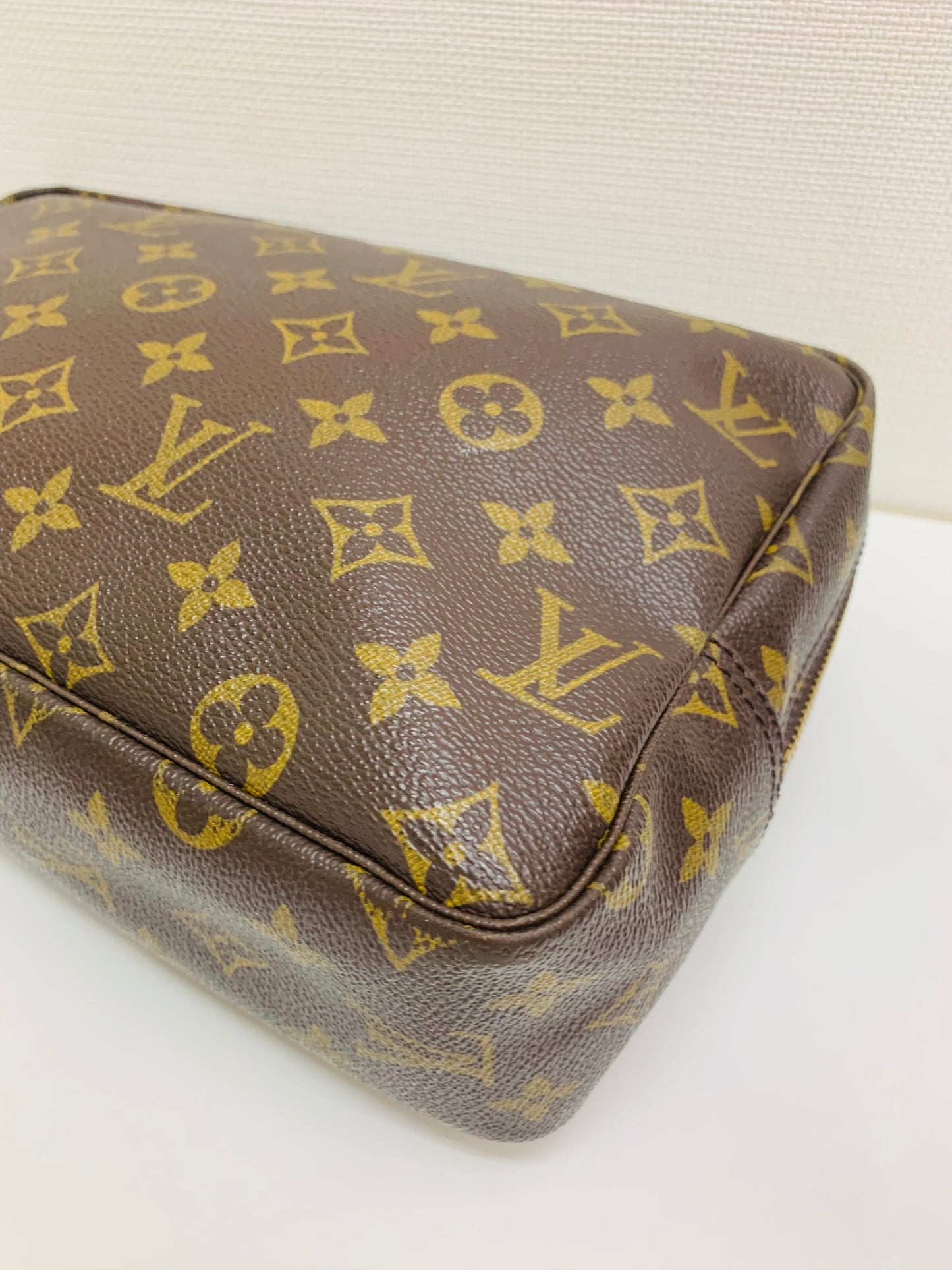 LOUIS VUITTON Trousse 28
