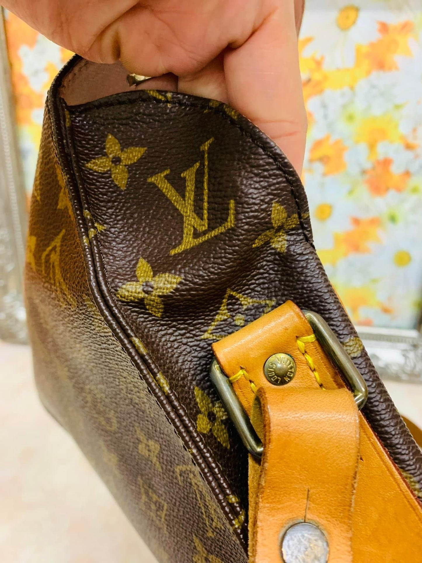 LOUIS VUITTON CARTOUCHIERE MM