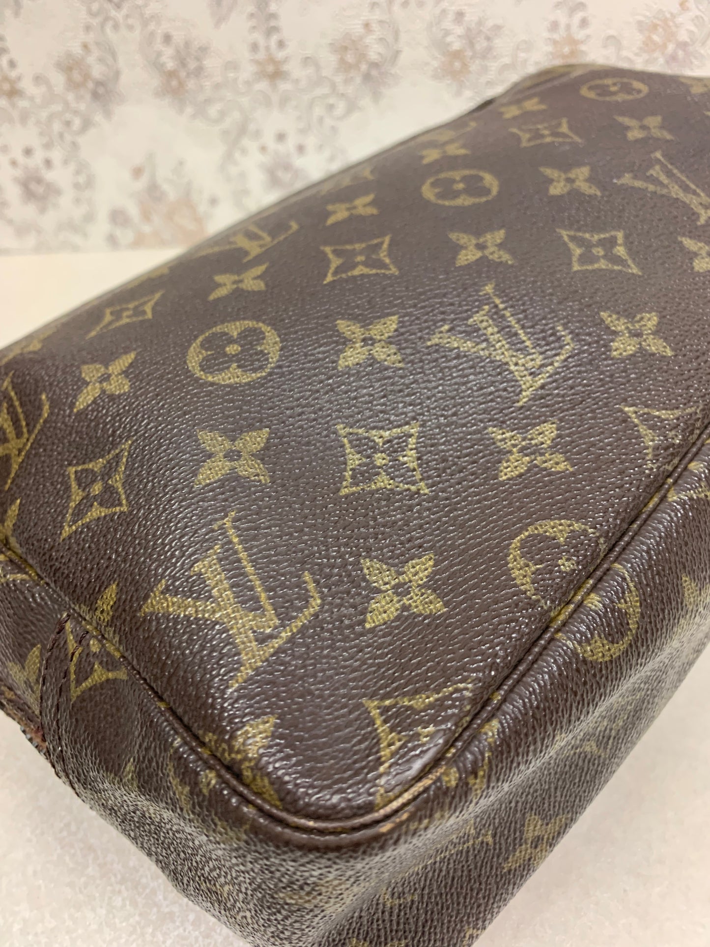 Louis Vuitton Monogram Trousse Toilette 28
