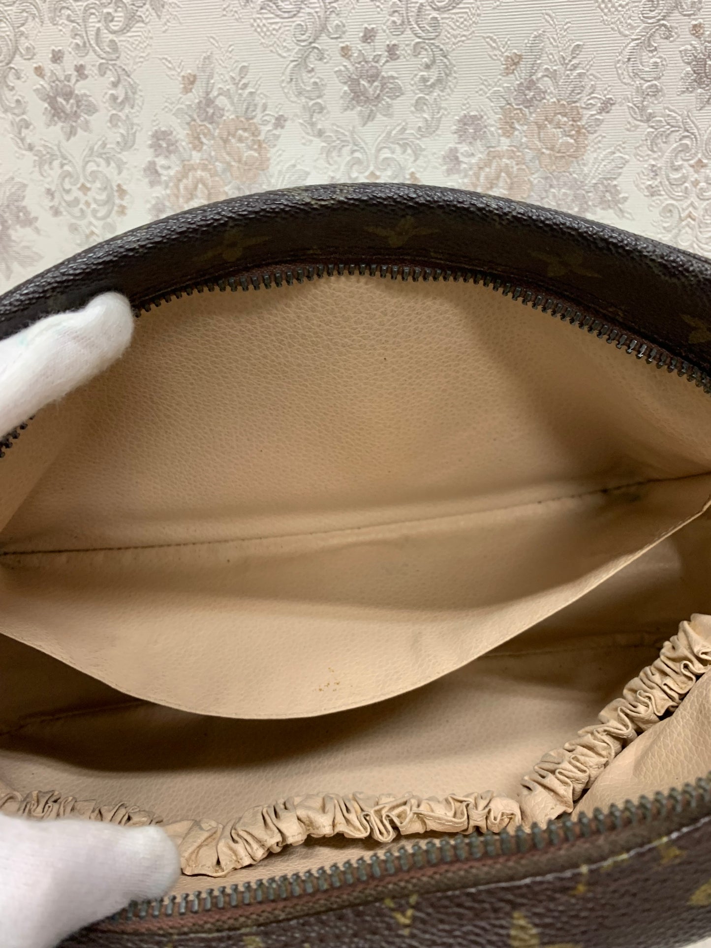 Louis Vuitton Monogram Trousse Toilette 28