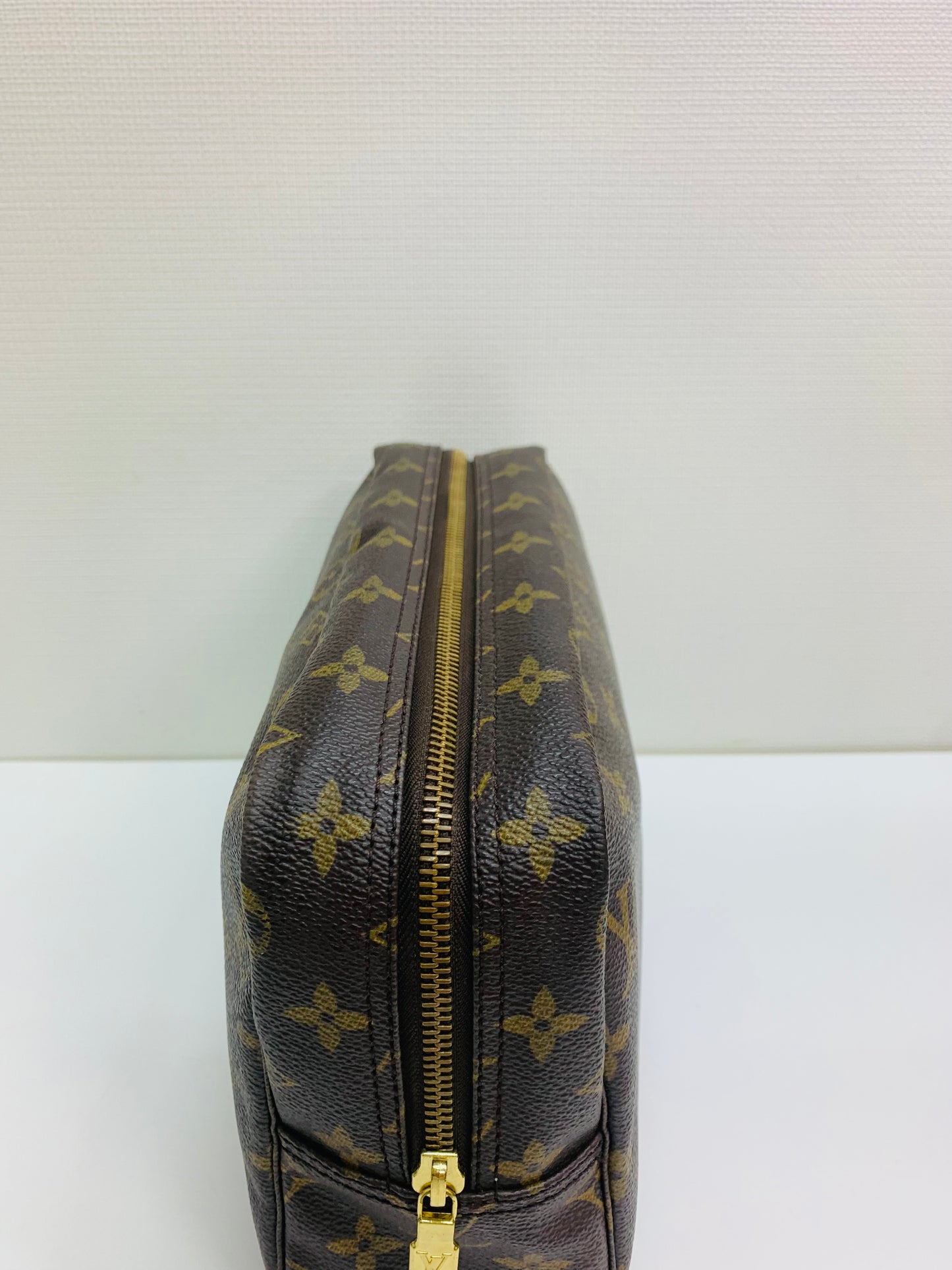 LOUIS VUITTON Trousse 28