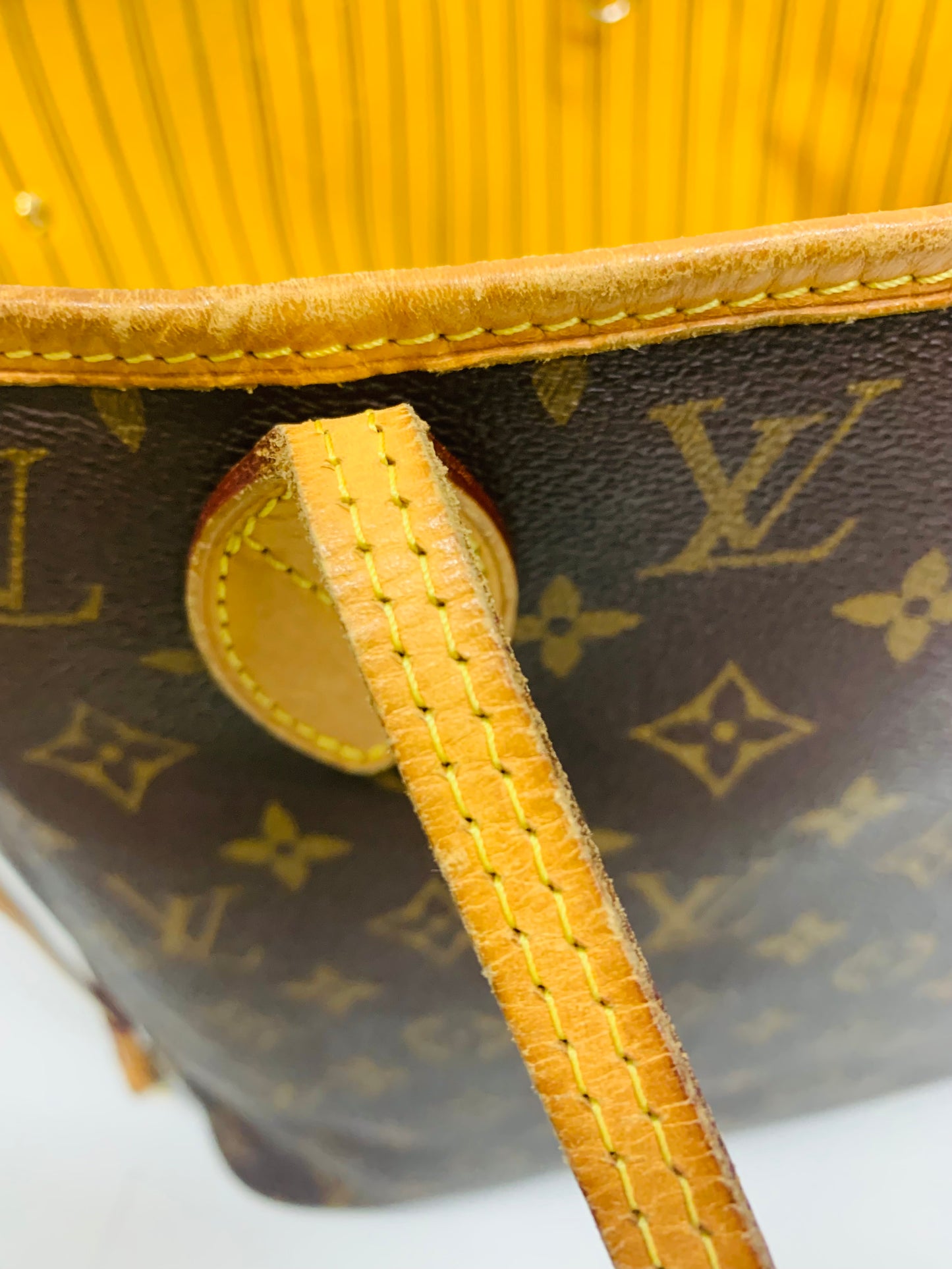 Used Louis Vuitton Limited Edition Neverful MM Mimosa with pouch