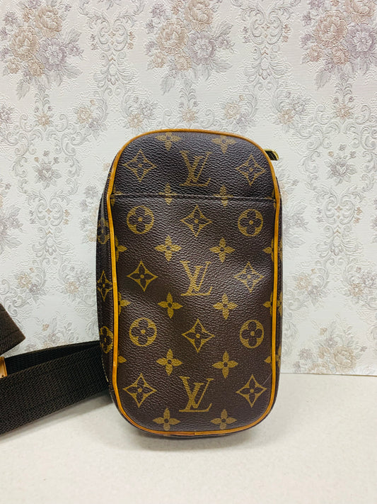 Louis Vuitton Monogram Pochette Gange body bag