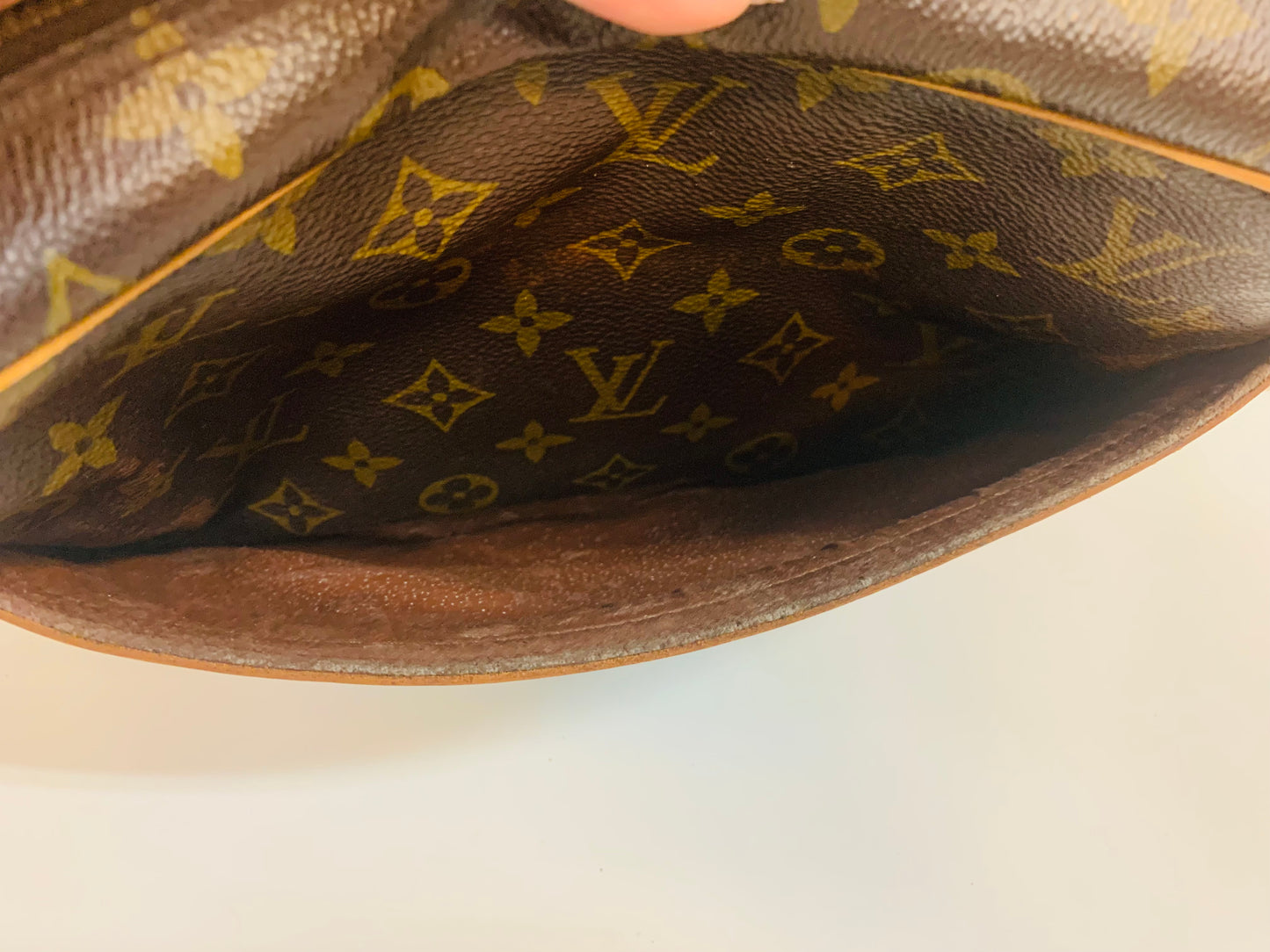 USED LOUIS VUITTON TROCADERO 27