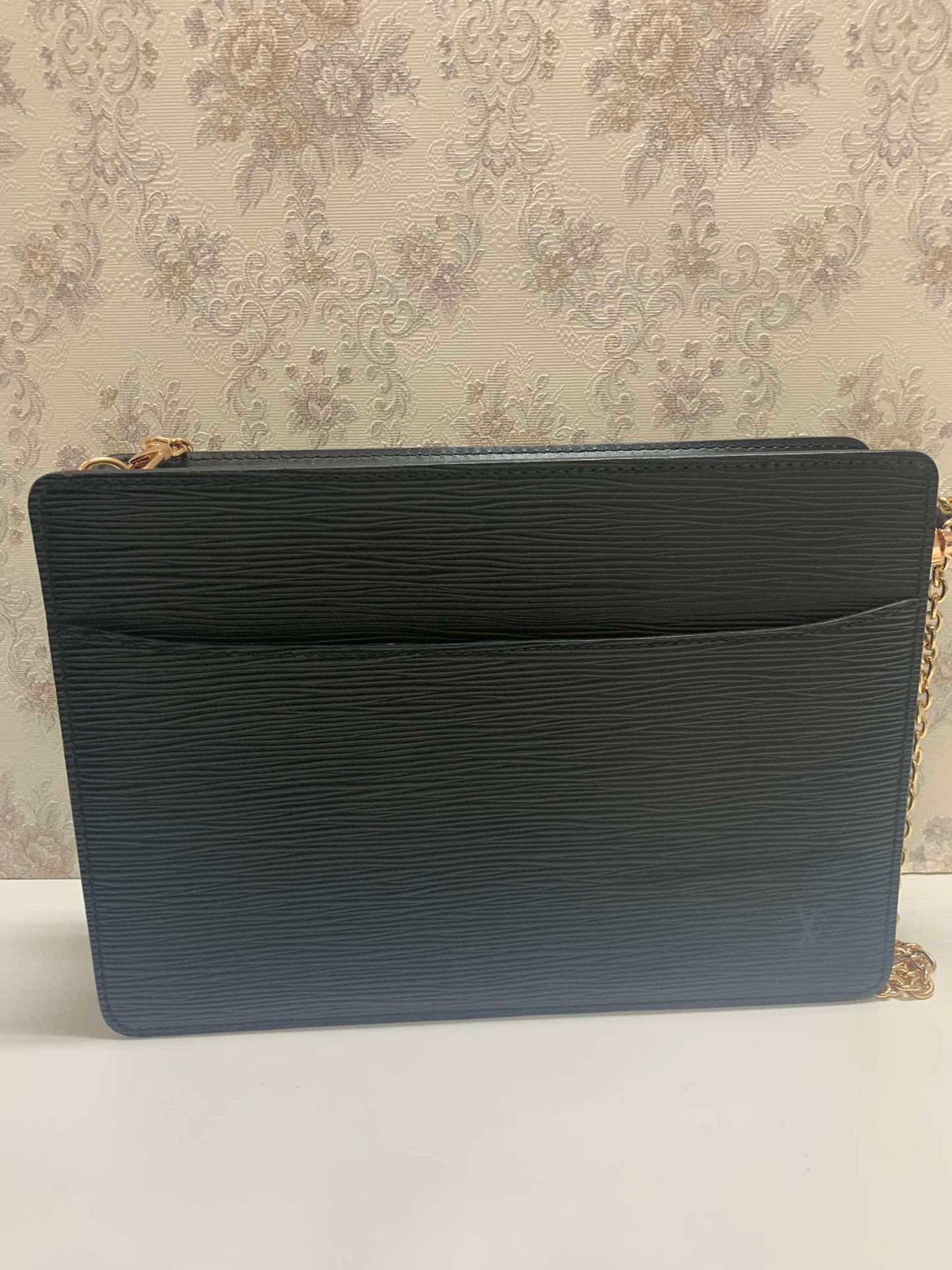 Louis Vuitton  Epi Pochette Homme clutch