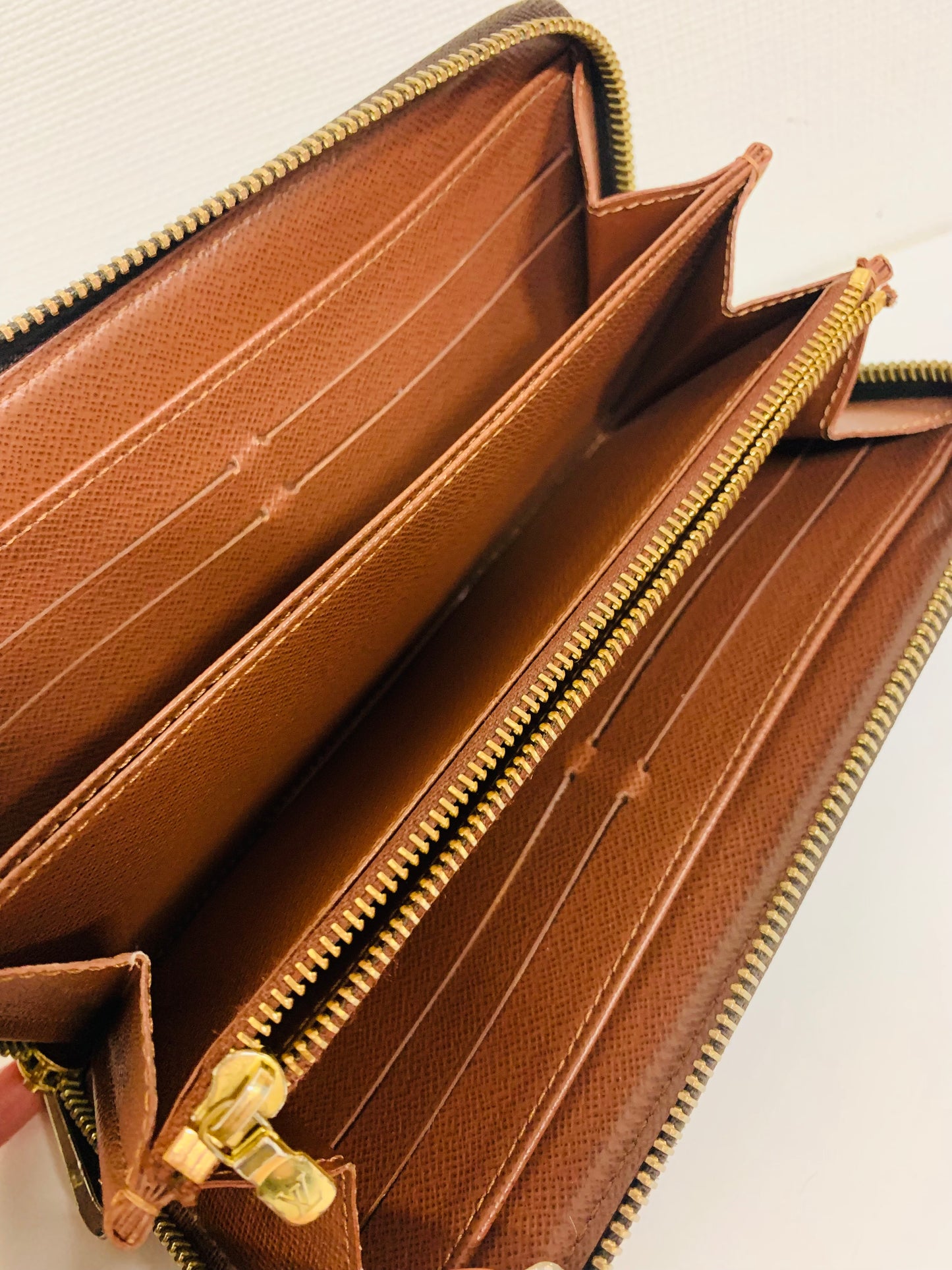 Louis Vuitton Monogram Zippy Wallet