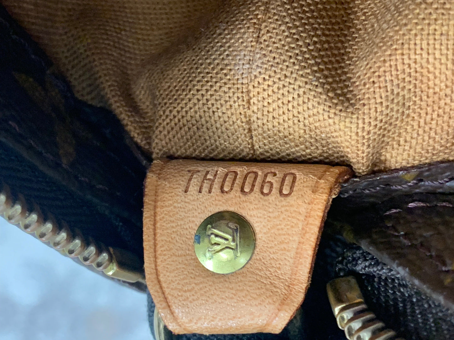 Louis Vuitton Monogram Cabas Mezzo MM