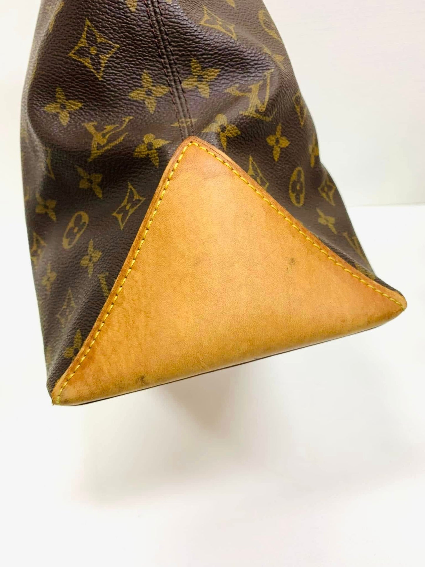 Louis Vuitton Cabas Mezzo