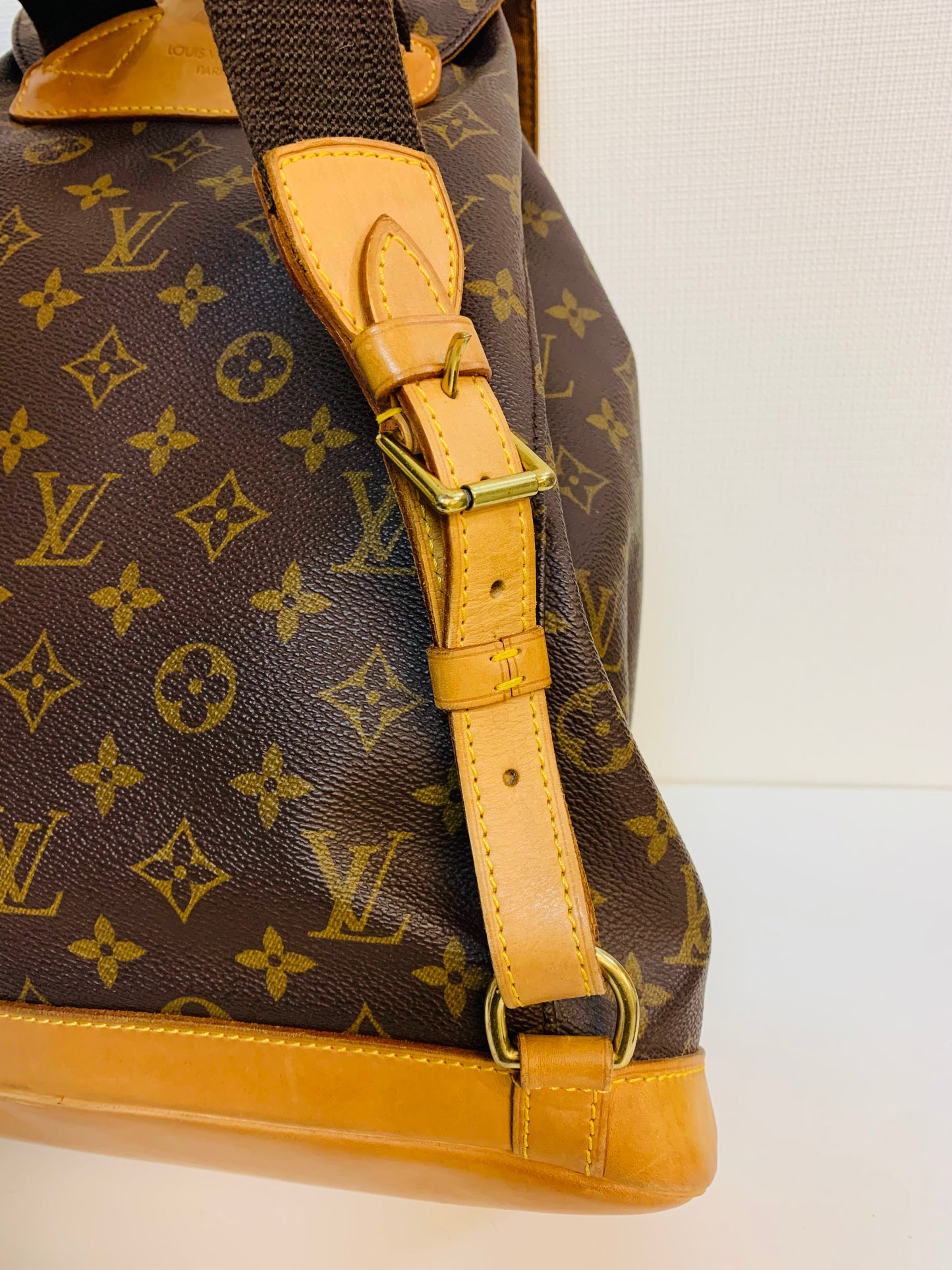 LOUIS VUITTON MONTSOURIES GM