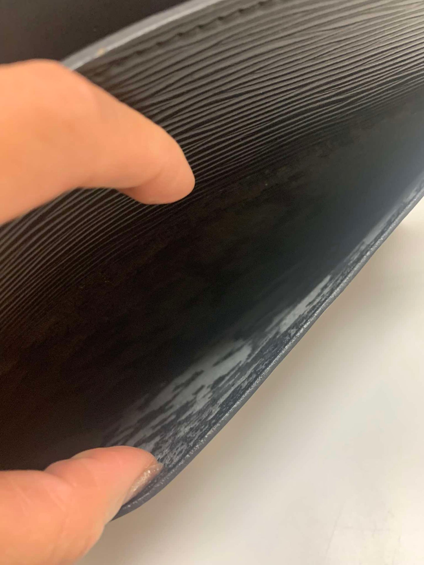 Louis Vuitton  Epi Pochette Homme clutch