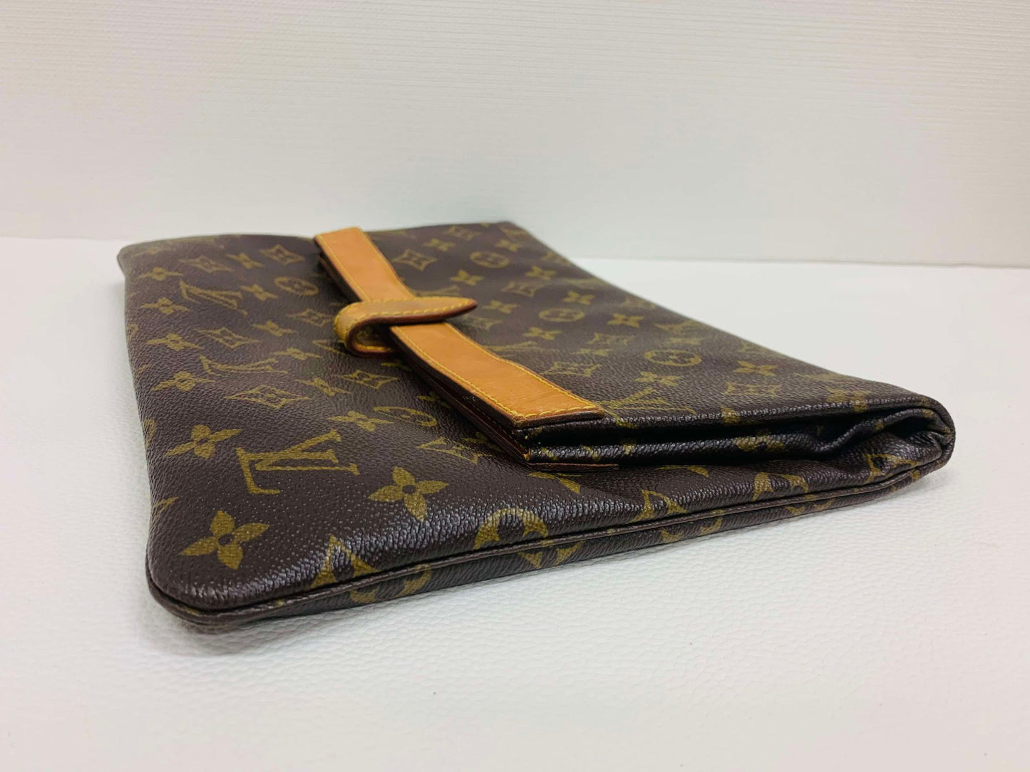 Authentic Louis Vuitton Vintage Pleante Clutch bag