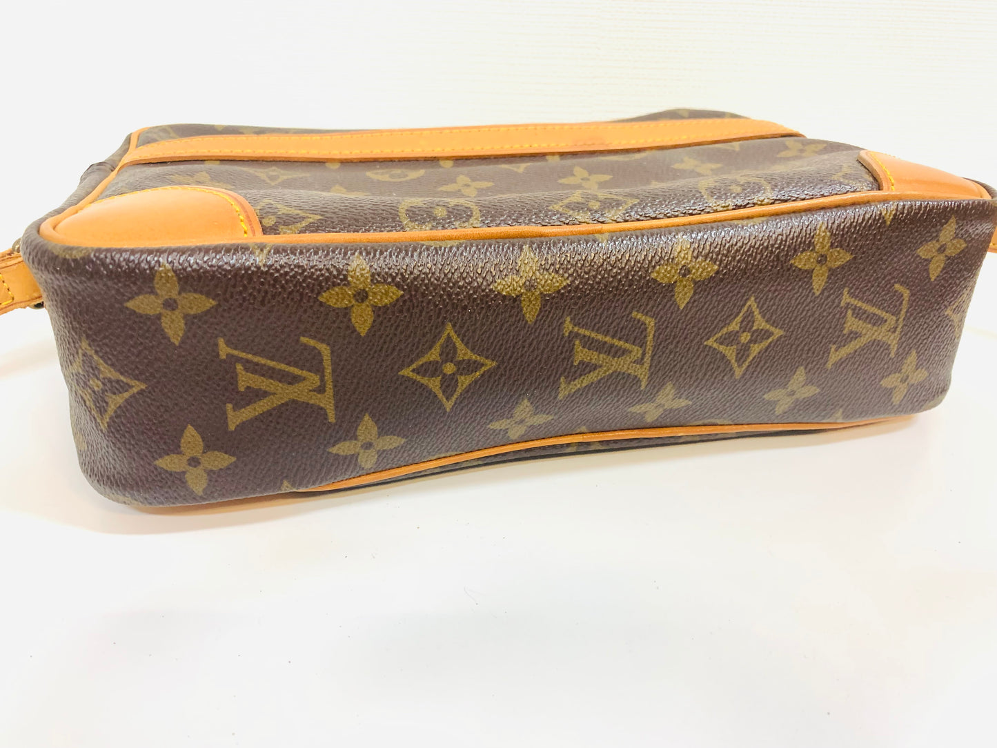 USED LOUIS VUITTON TROCADERO 27