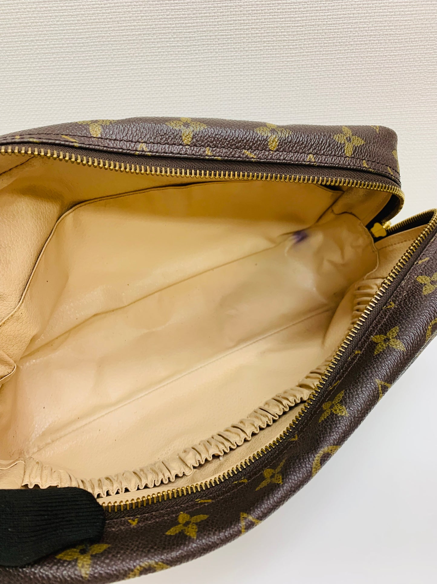 LOUIS VUITTON Trousse 28