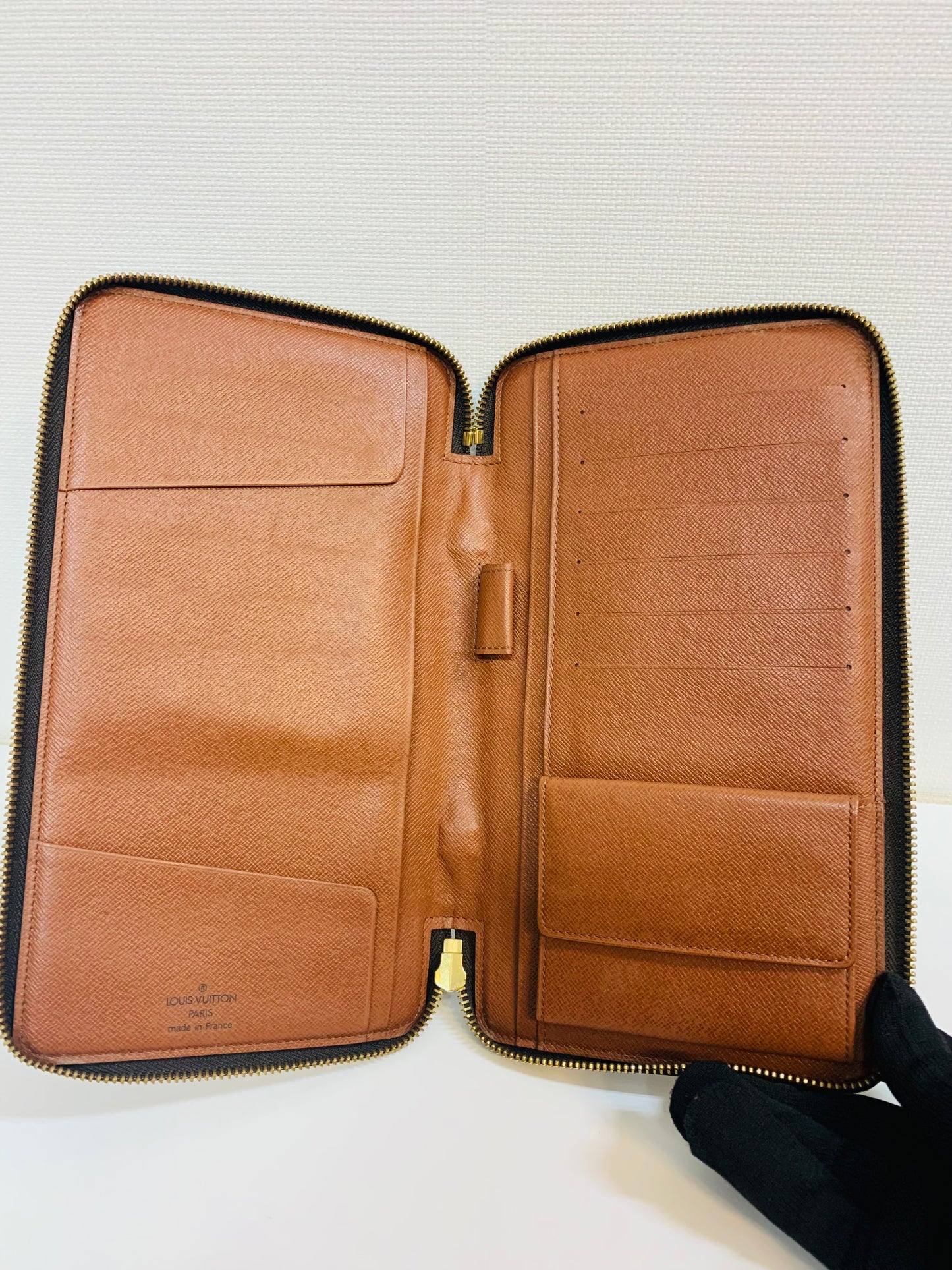 USE TRAVEL ORGANIZER