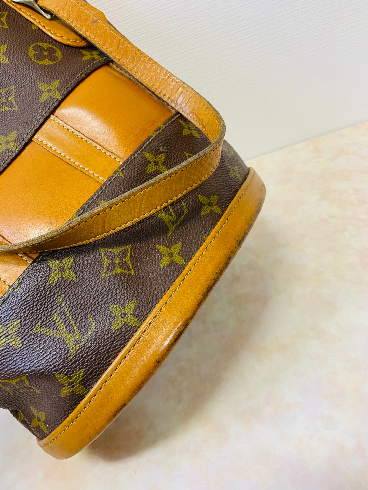 LOUIS VUITTON Bucket PM French Company