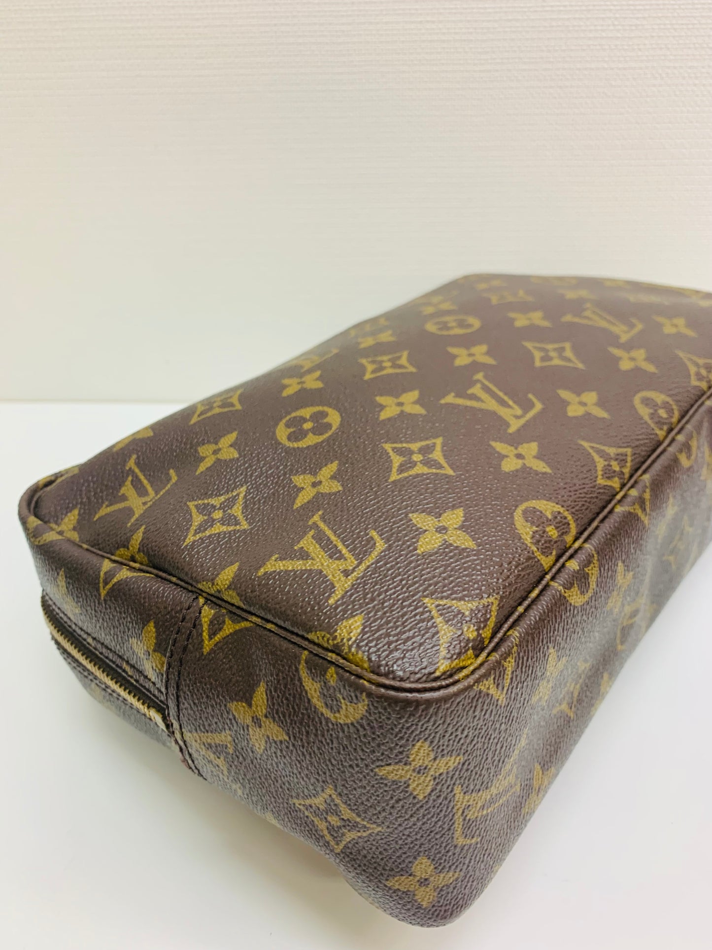 LOUIS VUITTON Trousse 28