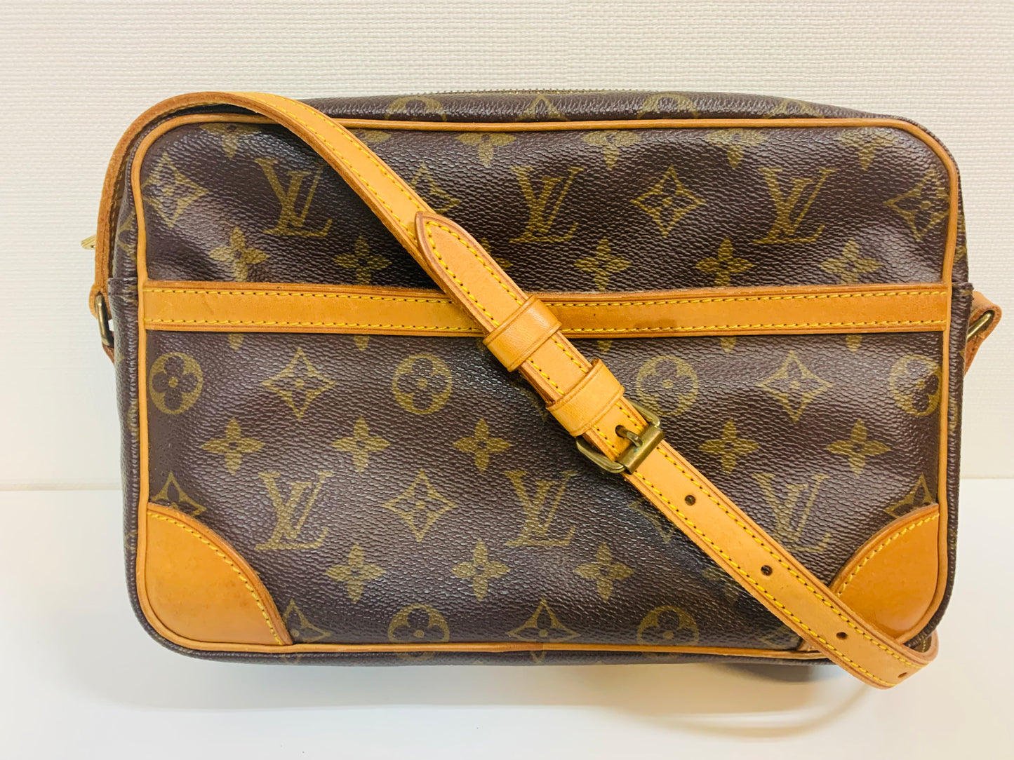 USED LOUIS VUITTON TROCADERO 27