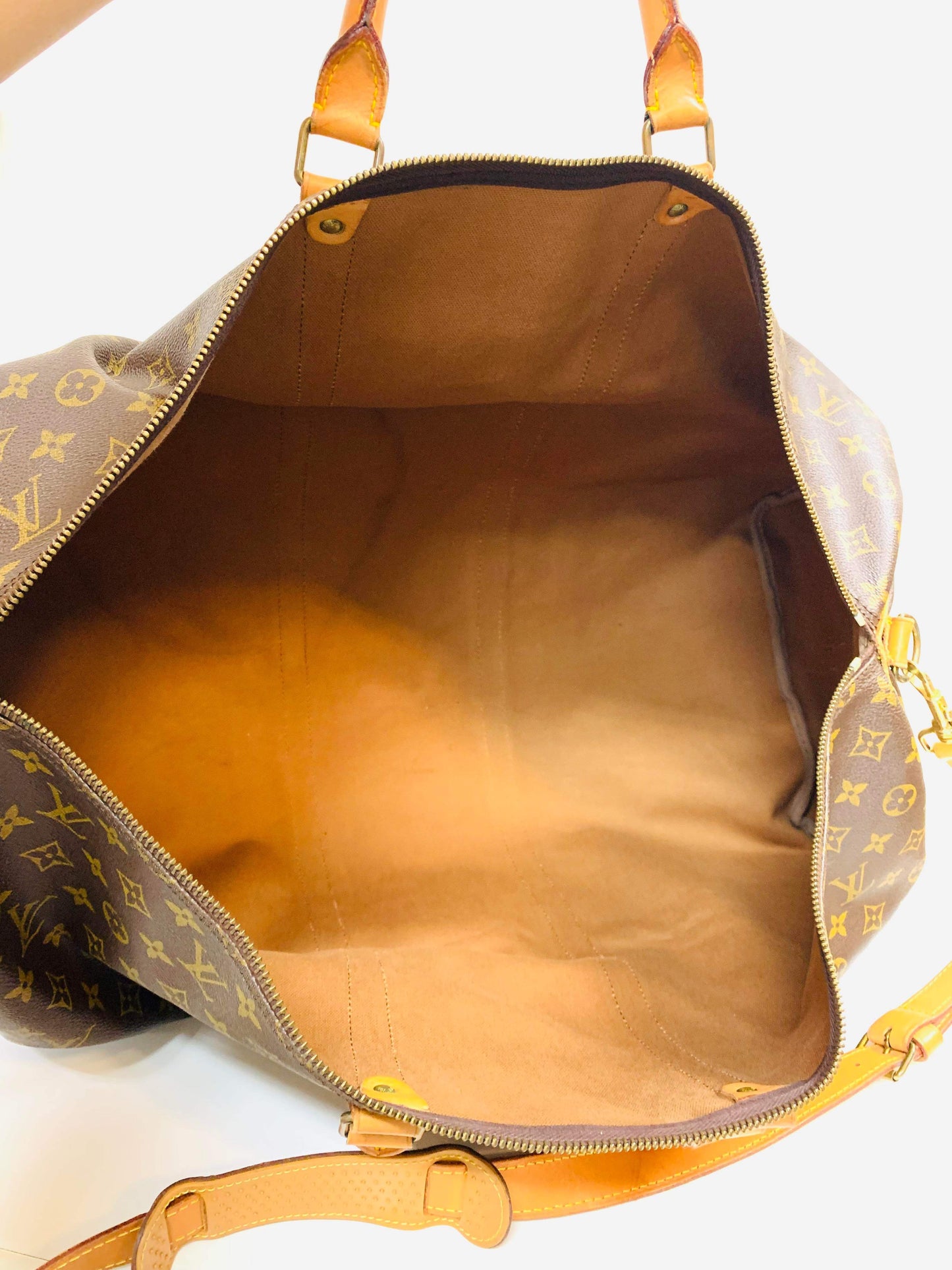 USED LOUIS VUITTON KEEPAL BANDOULIERE 60