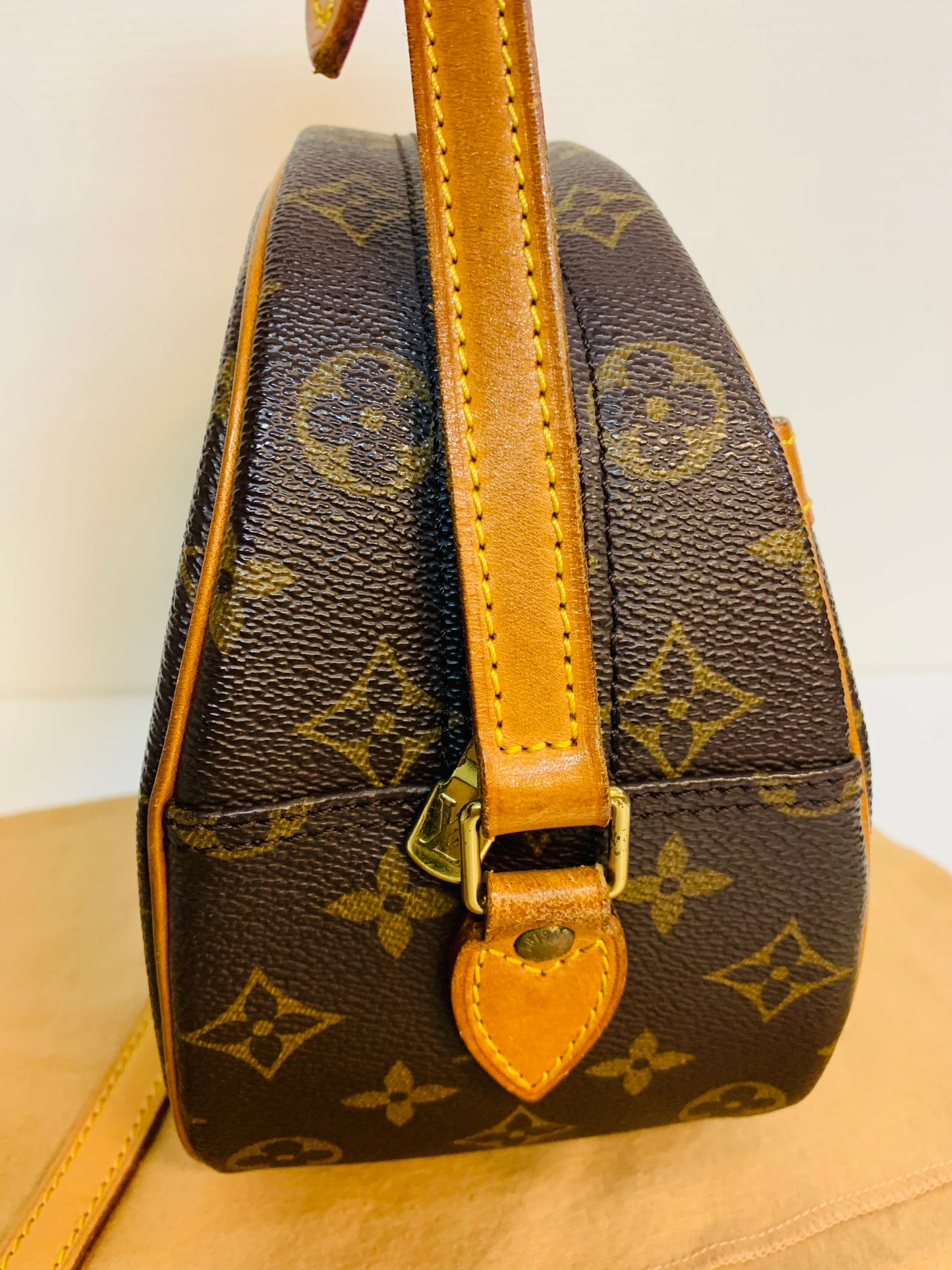 LOUIS VUITTON Blois