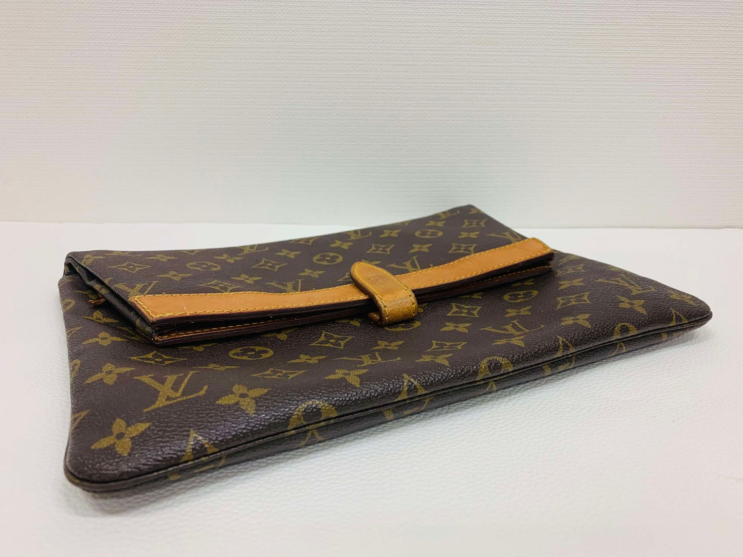 Authentic Louis Vuitton Vintage Pleante Clutch bag