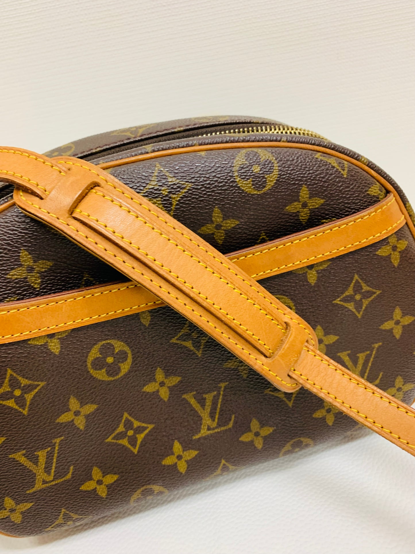 USED LOUIS VUITTON BLOIS