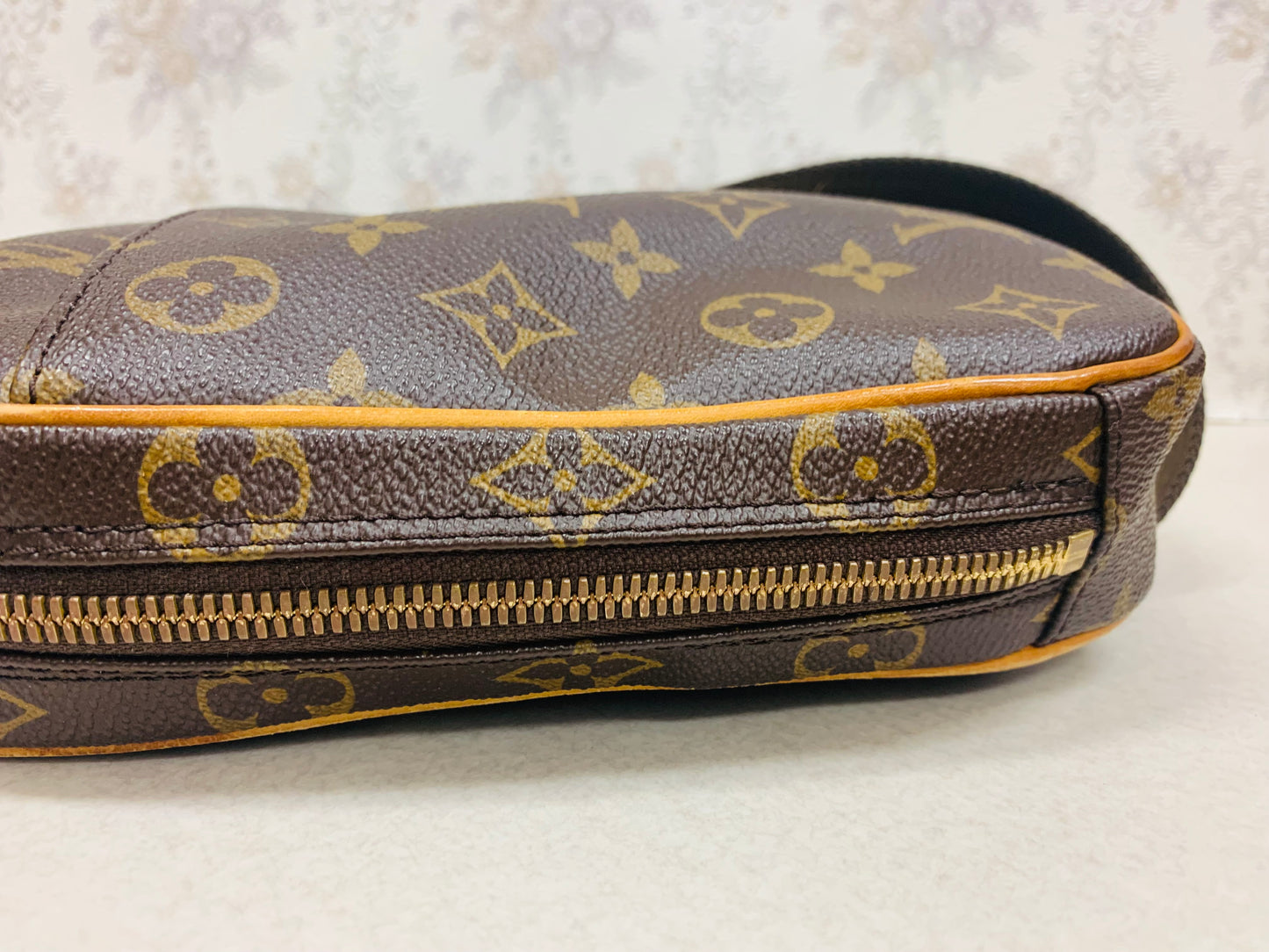 Louis Vuitton Monogram Pochette Gange body bag
