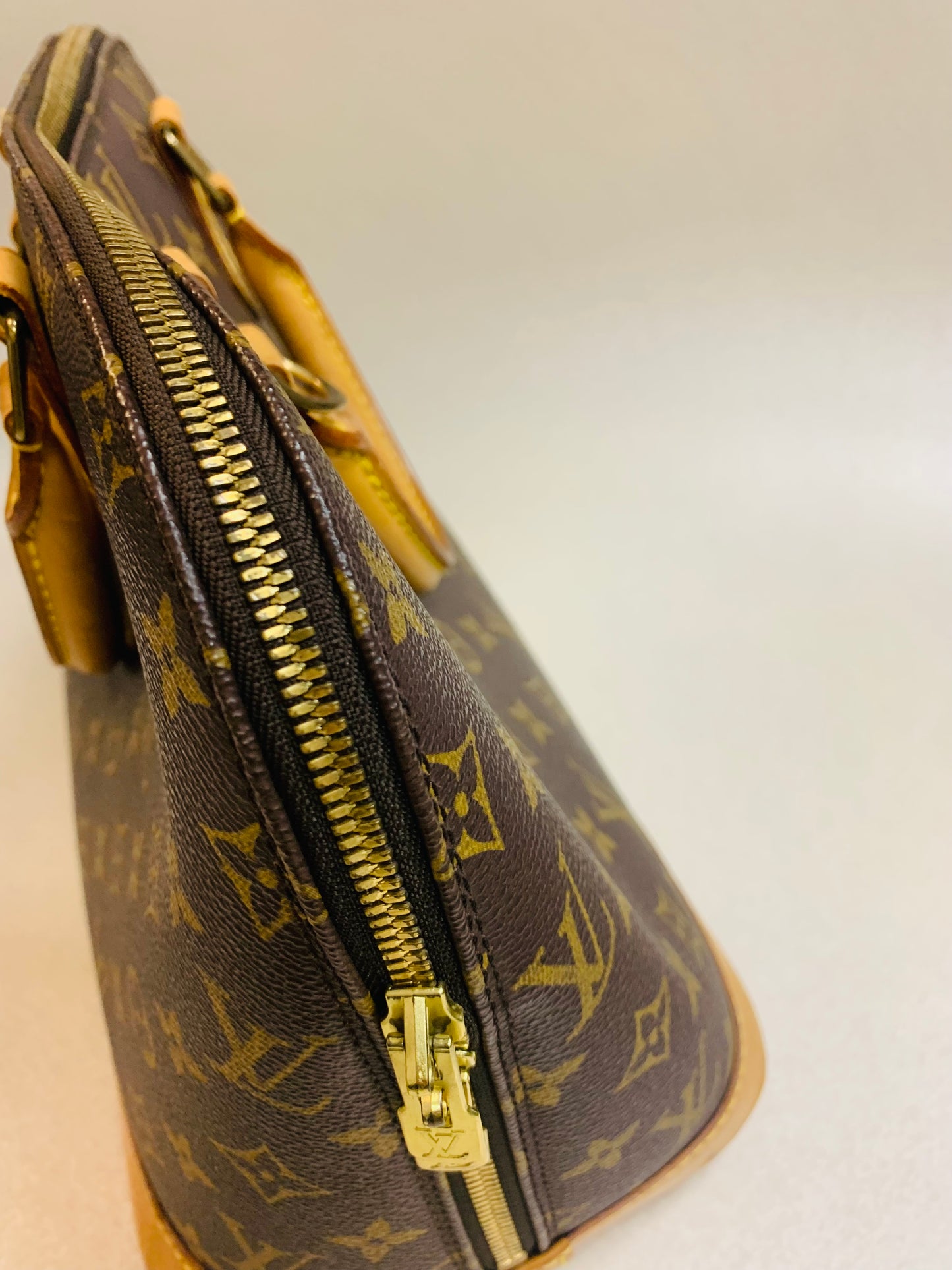 LOUIS VUITTON Monogram Alma PM