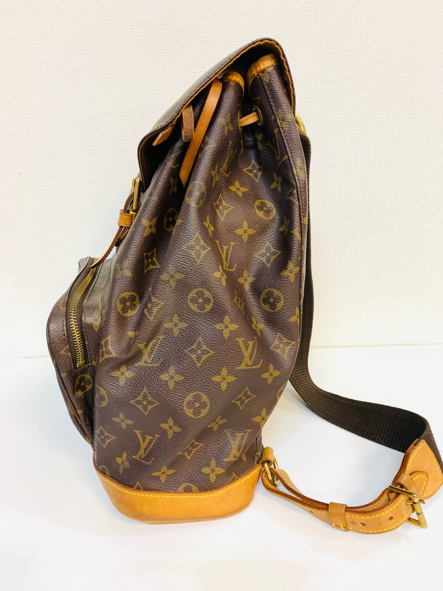 LOUIS VUITTON MONTSOURIES GM