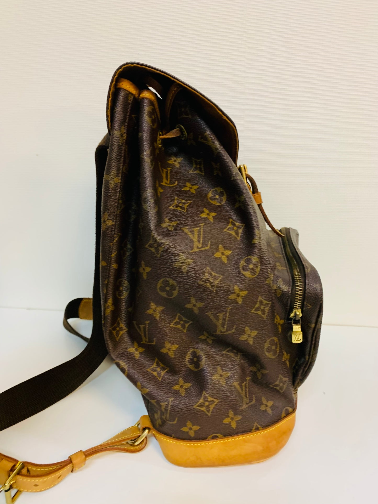 LOUIS VUITTON MONTSOURIES GM