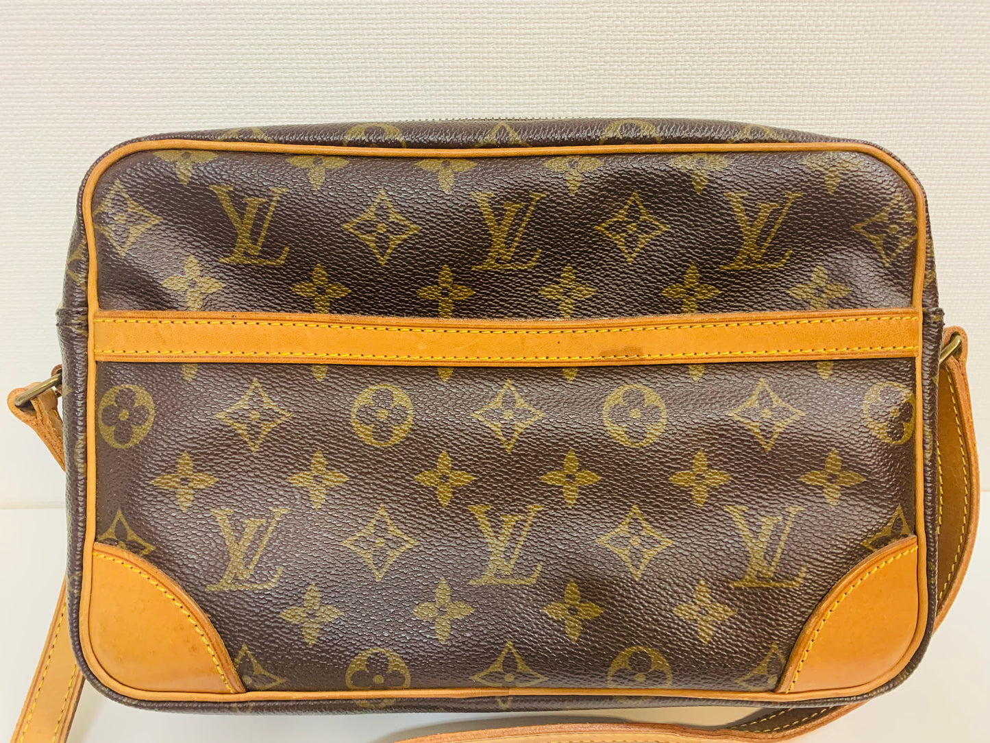 USED LOUIS VUITTON TROCADERO 27