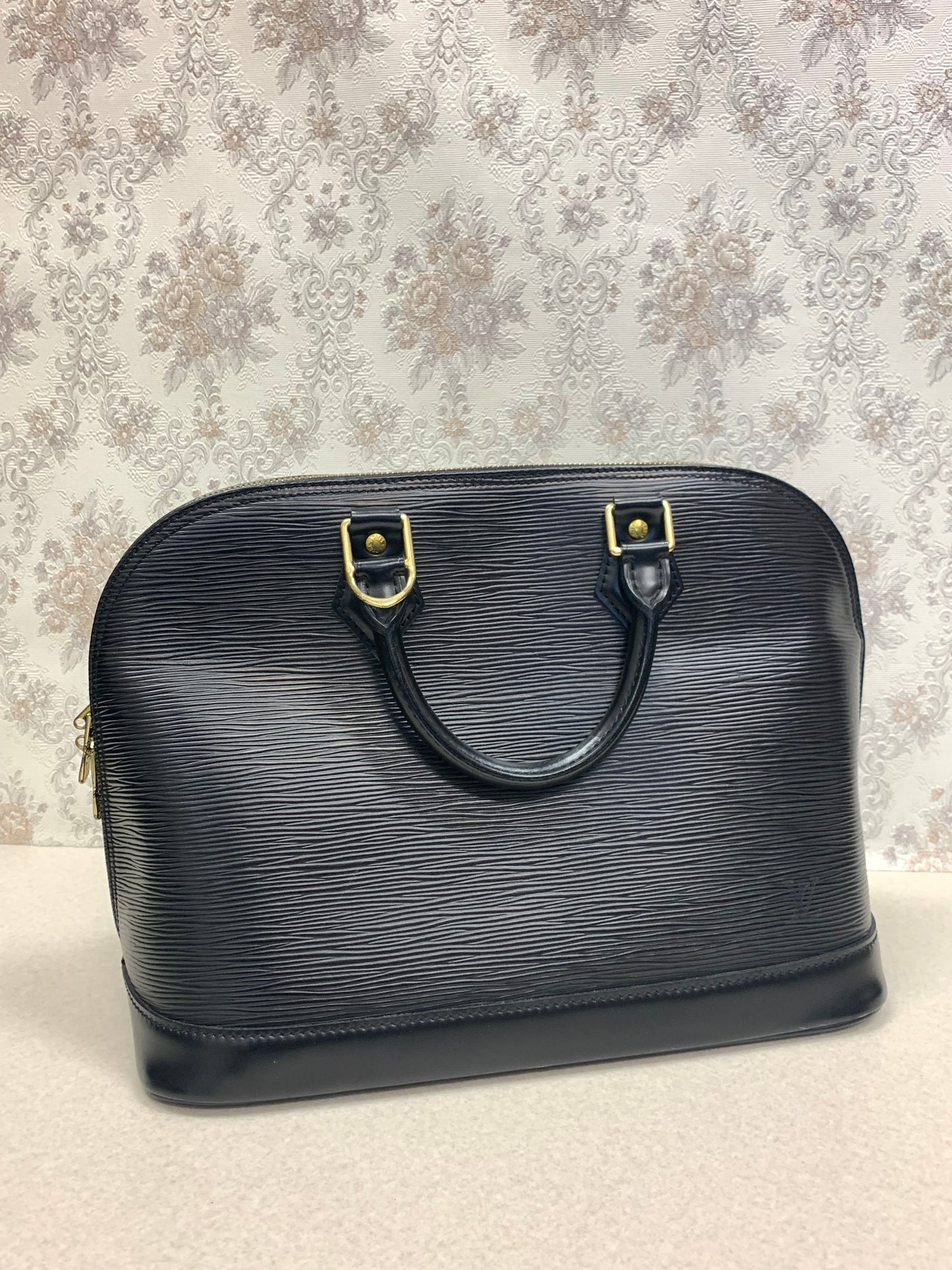 Louis Vuitton  Alma PM Epi Noir