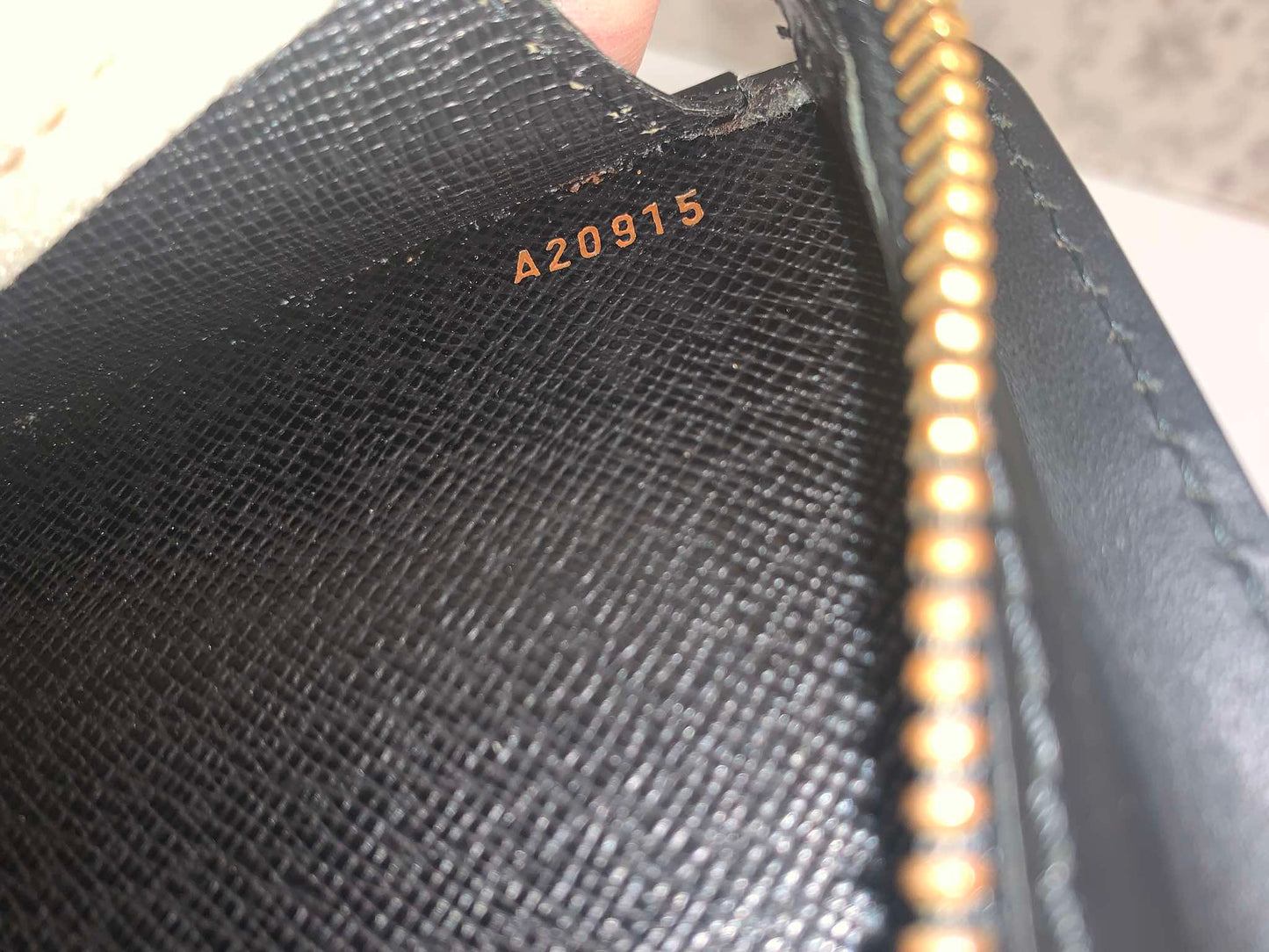 Louis Vuitton  Epi Pochette Homme clutch