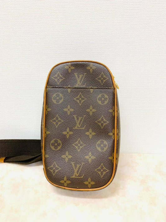 LOUIS VUITTON BUMBAG GANGE