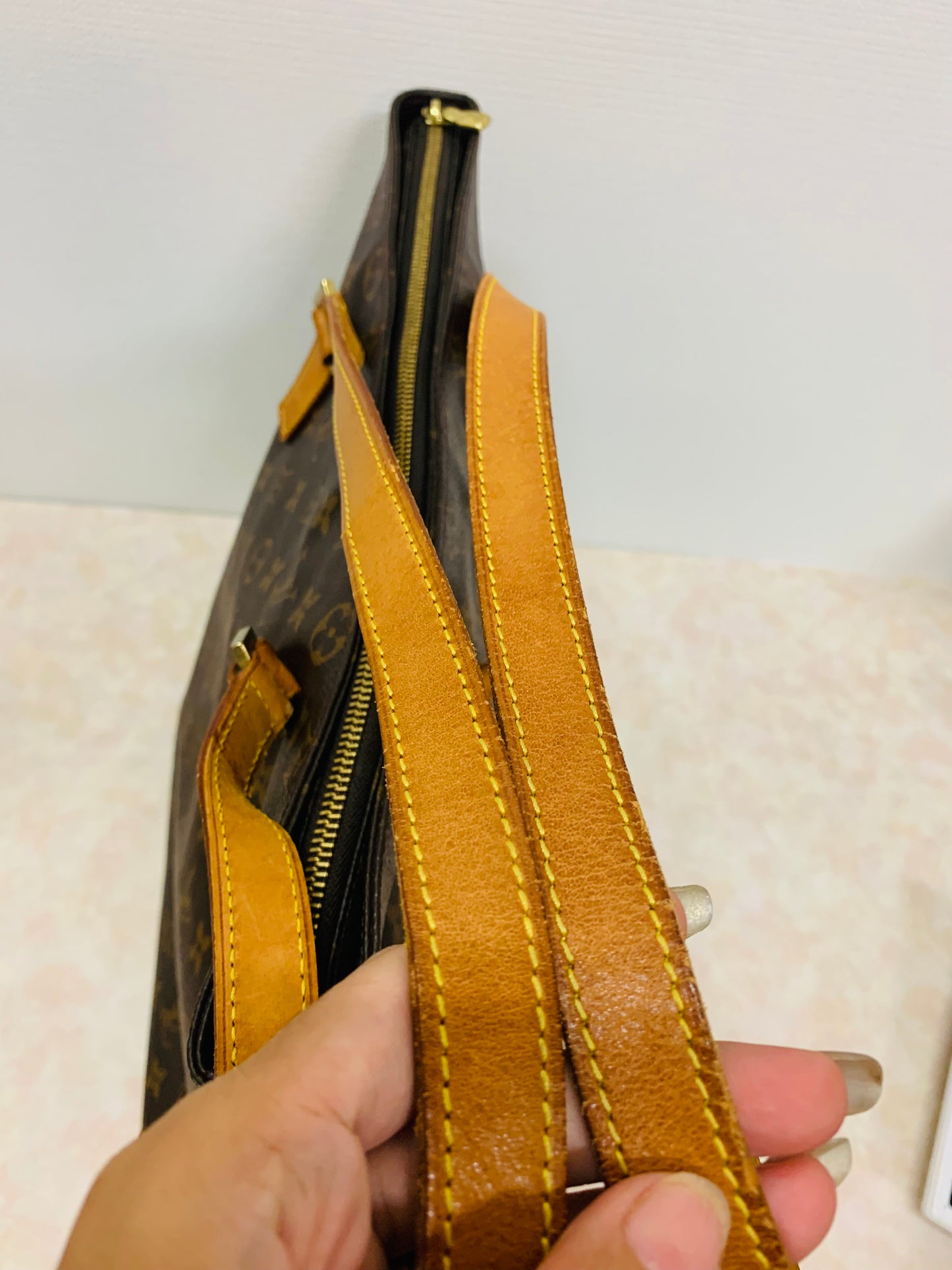 LOUIS VUITTON Cabas Mezzo Tote bag