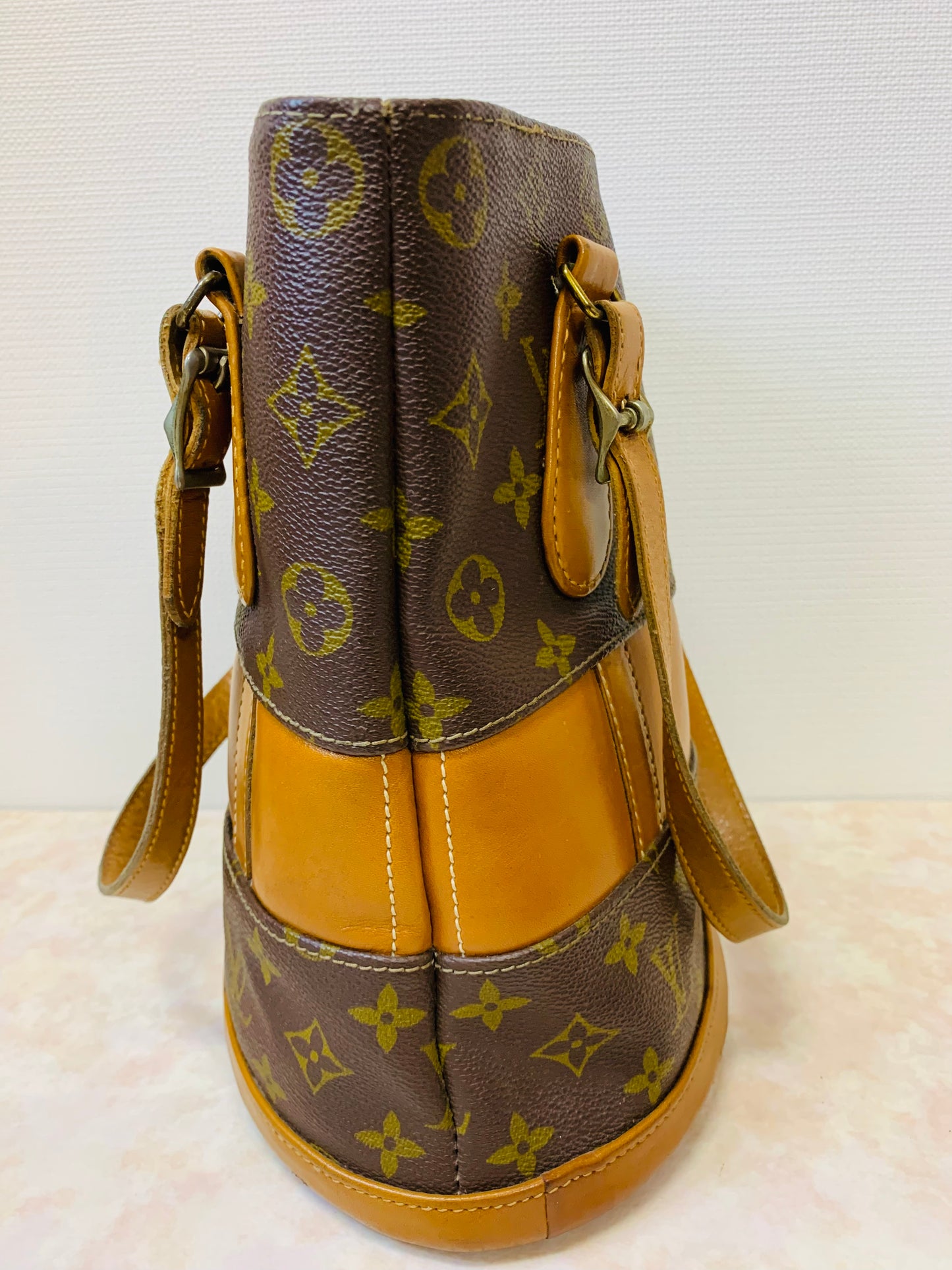 LOUIS VUITTON Bucket PM French Company