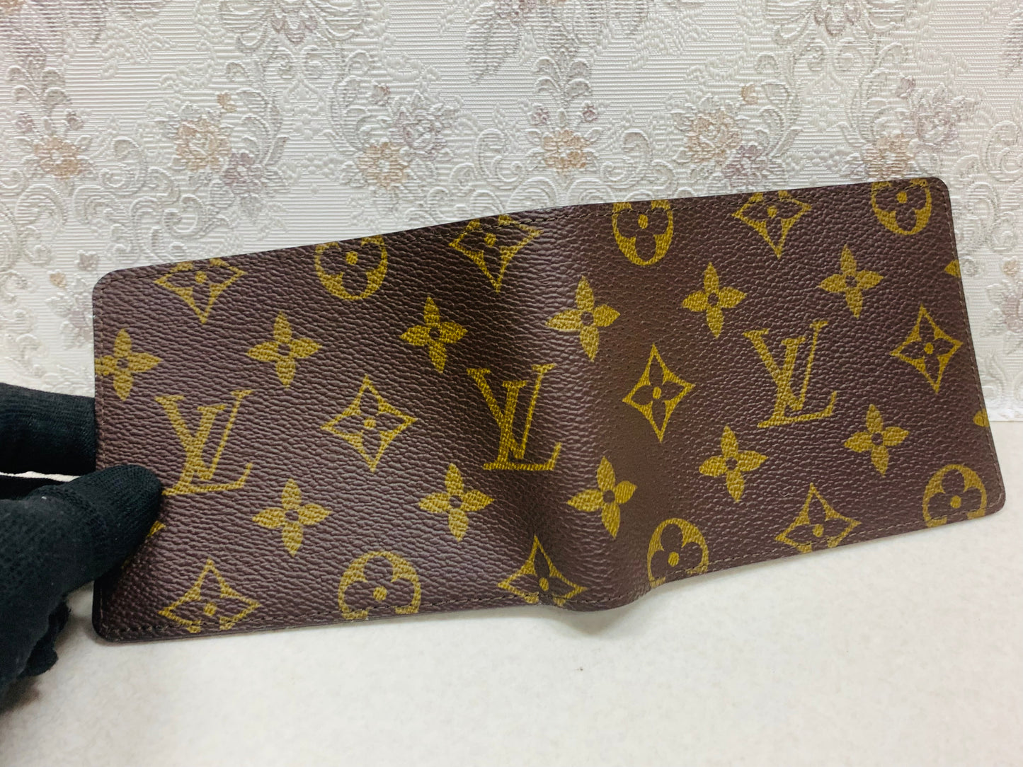 Louis Vuitton Monogram Multiple Mens billfold wallet