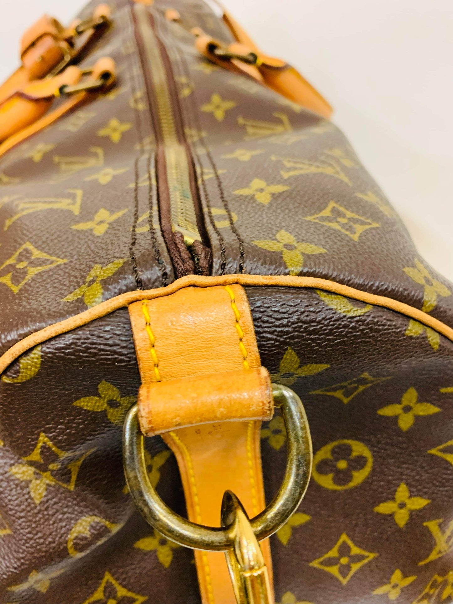 USED LOUIS VUITTON KEEPAL BANDOULIERE 60