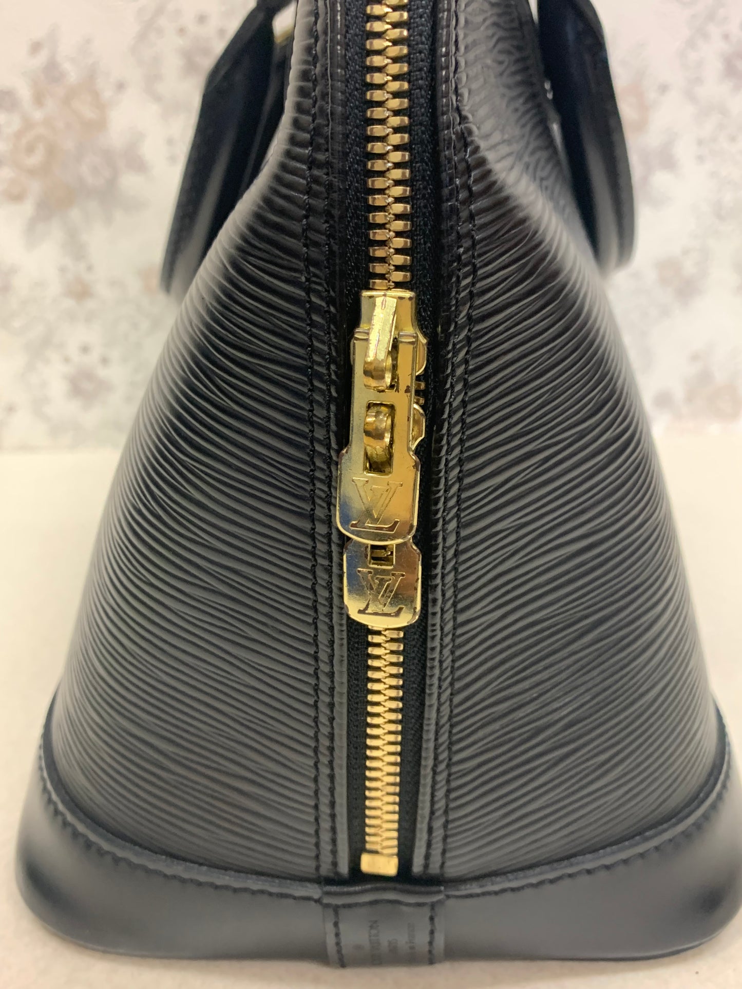Louis Vuitton  Alma PM Epi Noir