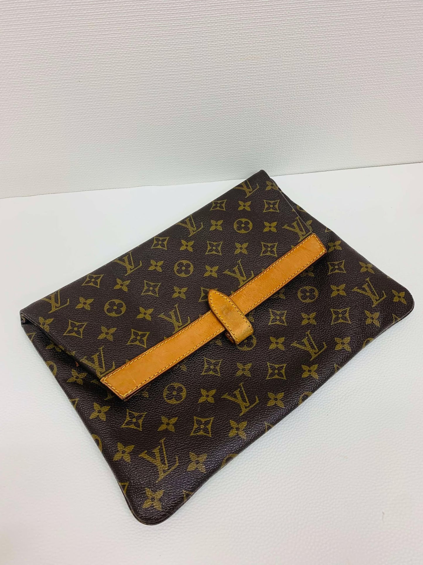 Authentic Louis Vuitton Vintage Pleante Clutch bag