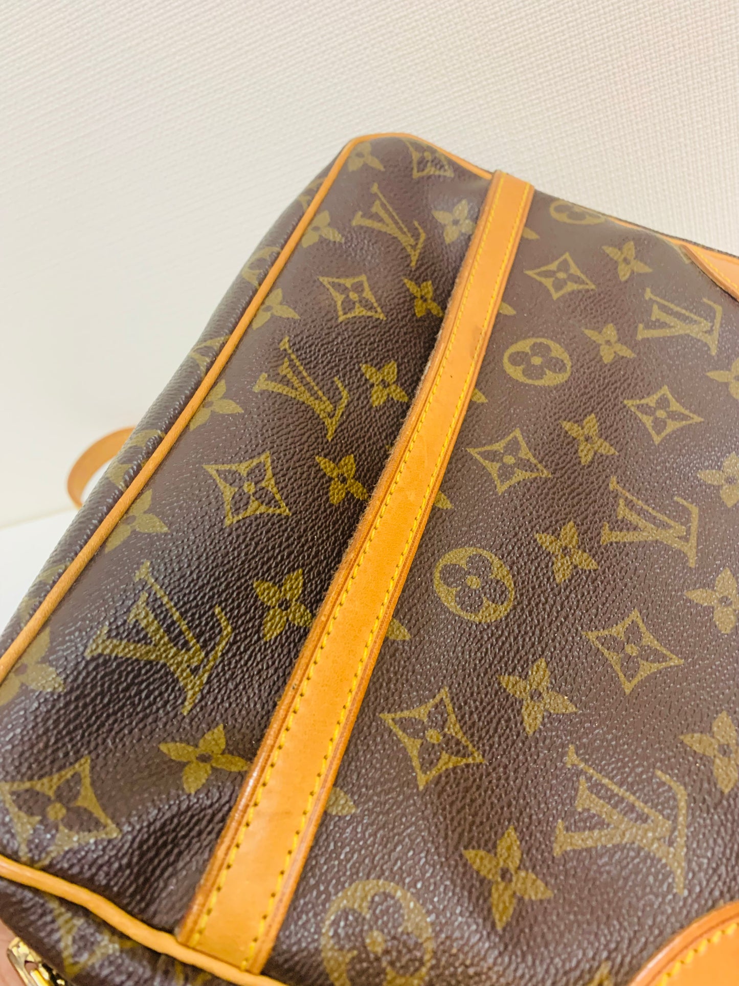 USED LOUIS VUITTON TROCADERO 27