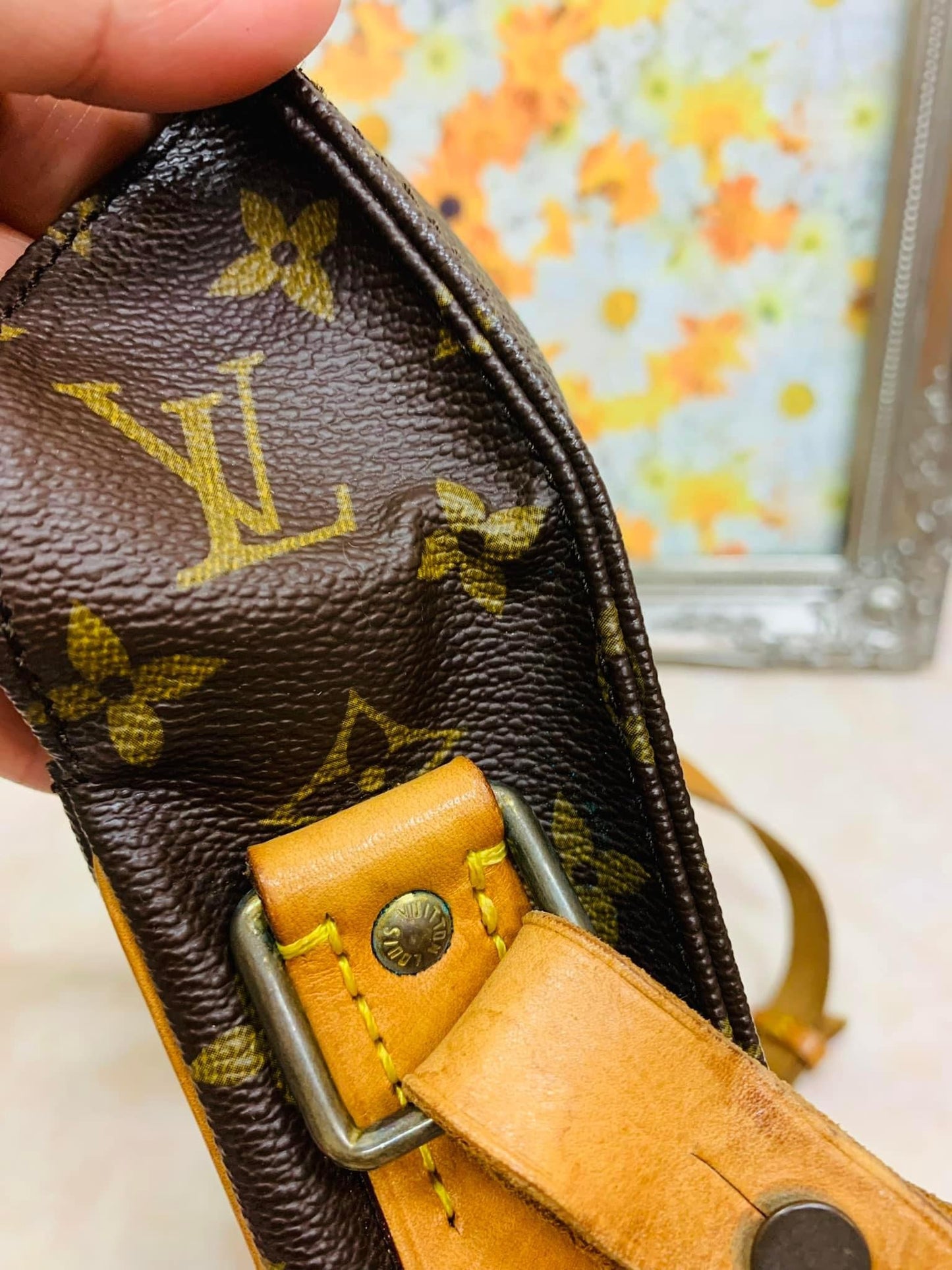 LOUIS VUITTON CARTOUCHIERE MM