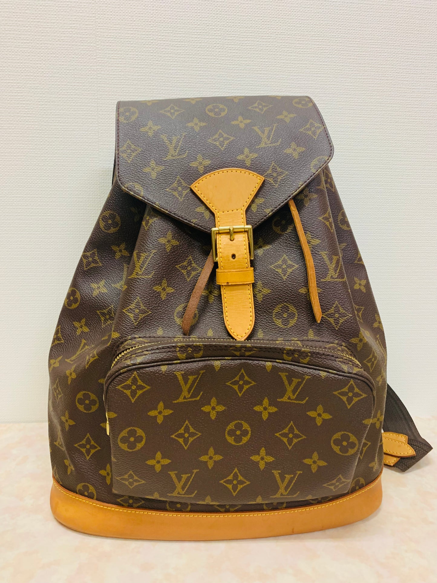 LOUIS VUITTON Montsouris GM