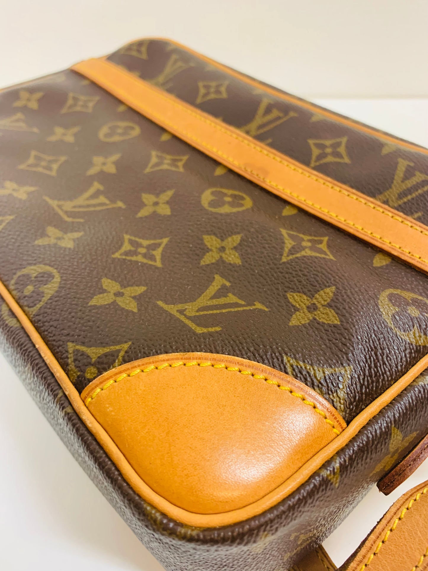 USED LOUIS VUITTON TROCADERO 27