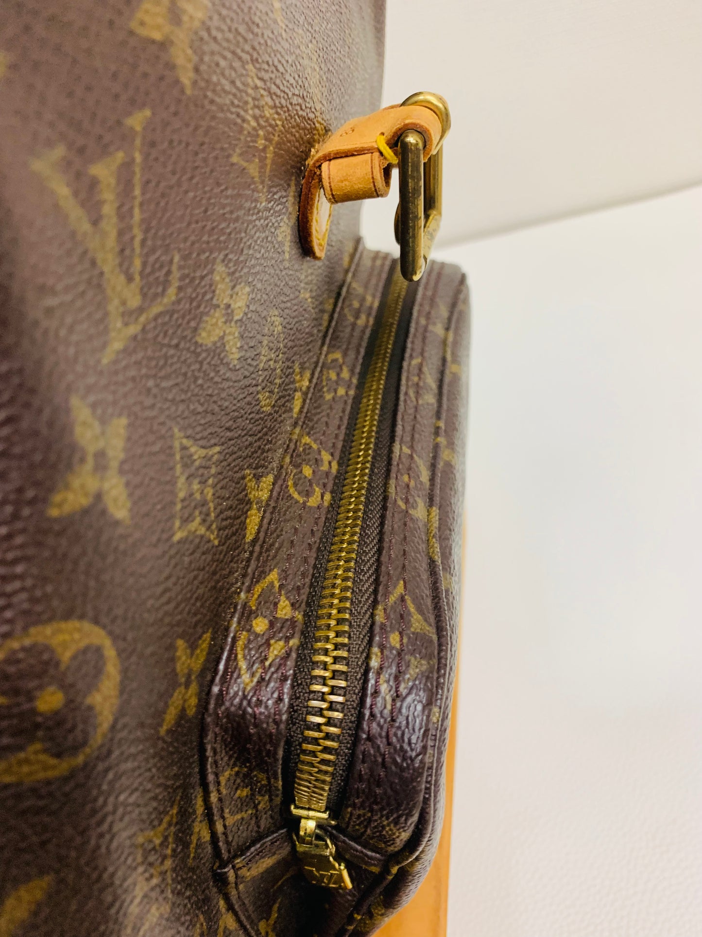 USED LOUIS VUITTON MONTSOURIES GM