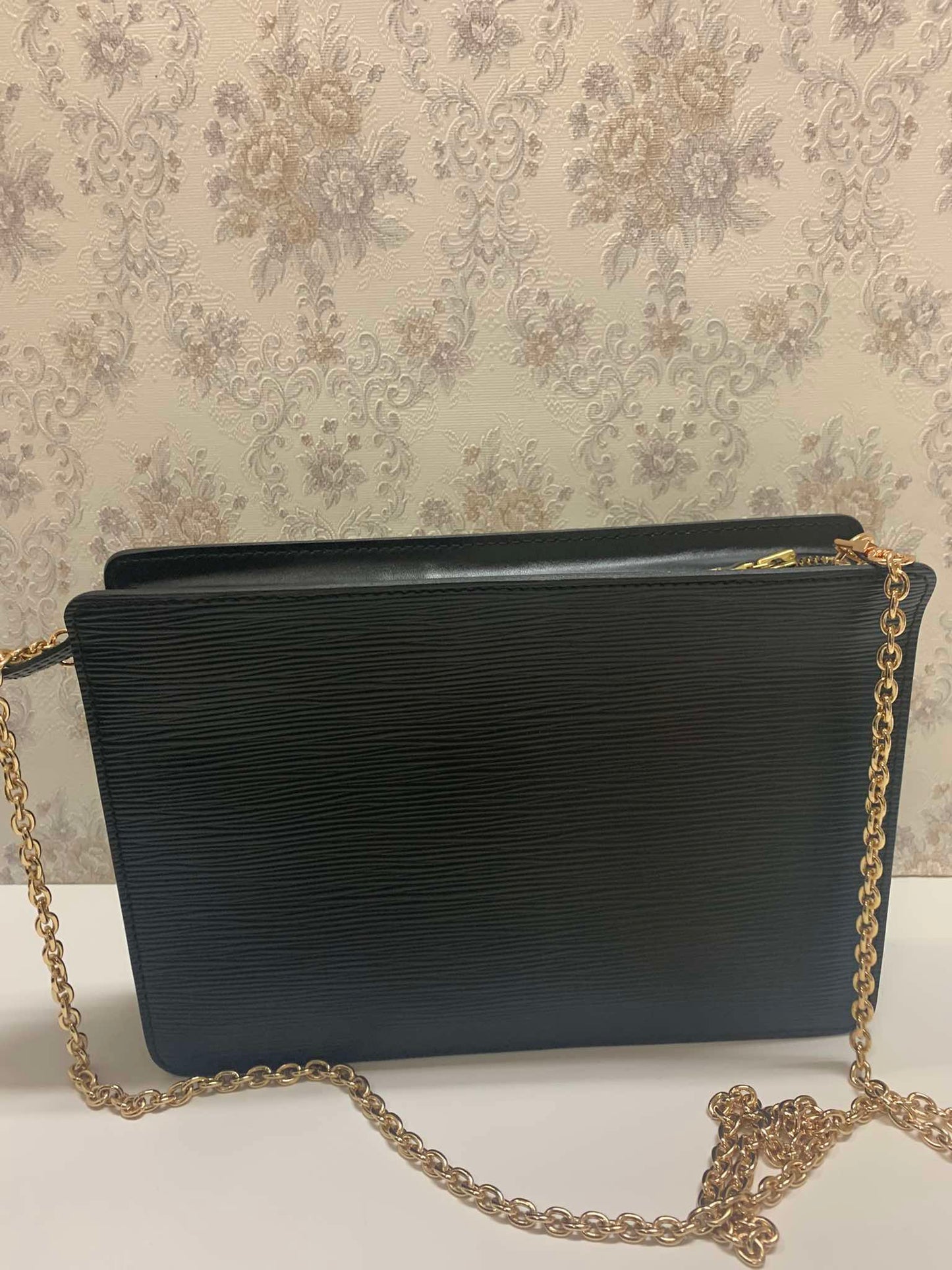 Louis Vuitton  Epi Pochette Homme clutch