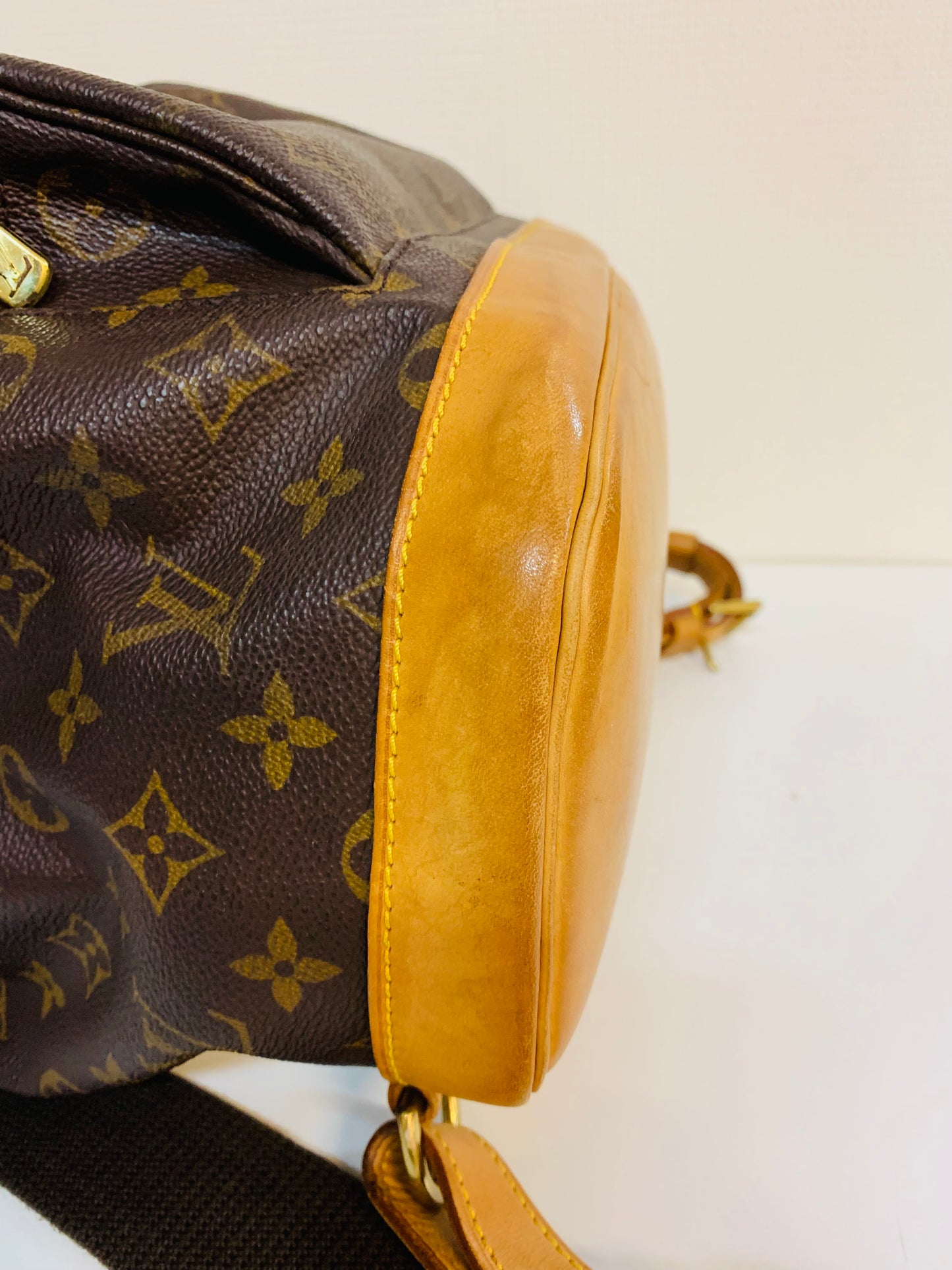 LOUIS VUITTON MONTSOURIES GM