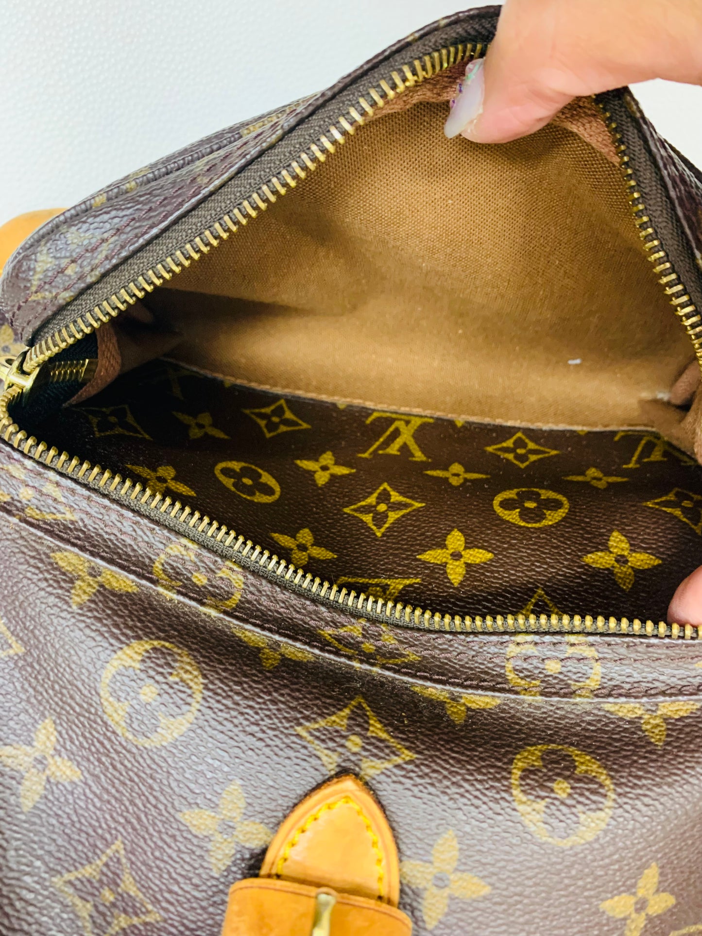 USED LOUIS VUITTON MONTSOURIES GM