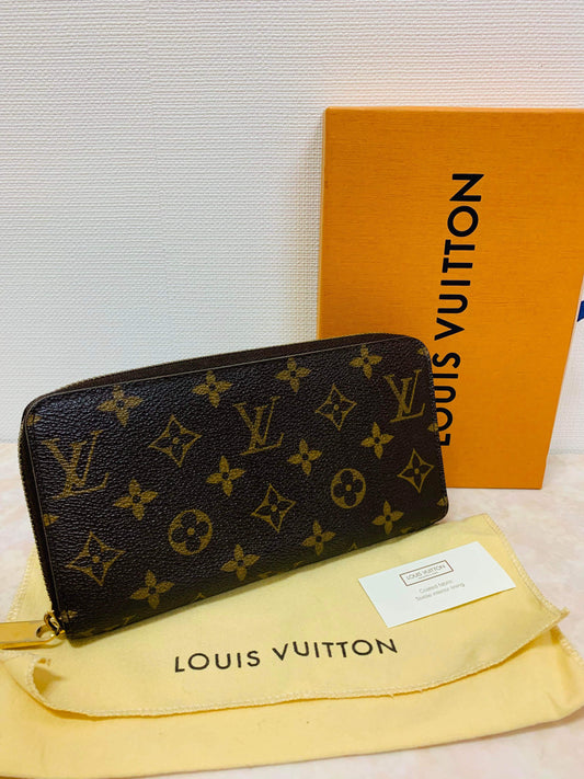 LOUIS VUITTON Zippy Wallet Monogram