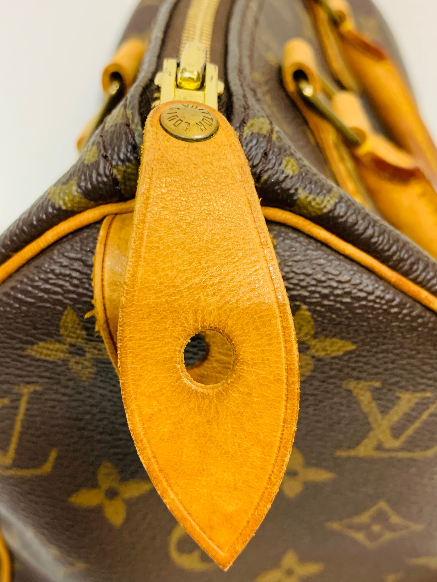 USED LOUIS VUITTON SPEEDY 25