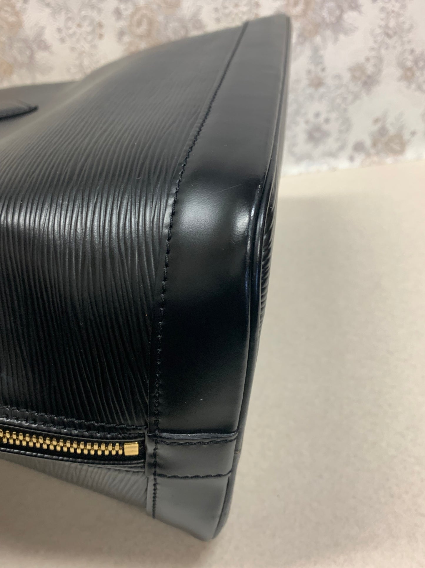 Louis Vuitton  Alma PM Epi Noir